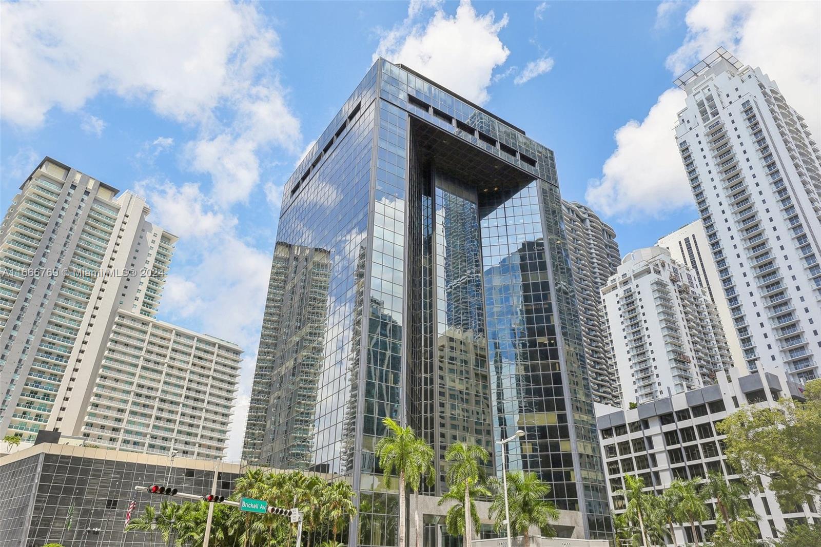 AG Commercial Real Estate Advisors is pleased to offer the opportunity to acquire this trophy location office condominium leased to Babson College, one of the most prominent education institutions in the US. This property is centrally located right in the heart of the 10th largest metropolitan area in the United States with a GDP of S409.4 billion as of 2022.
Babson has been operating this campus under a full service lease with favorable 3% increases per year since 2018. They recently exercised a ten (10) year lease extension showing full commitment to the site. 4.86% CAP
Babson College is the premier institution for business education taught through an entrepreneurial lens.