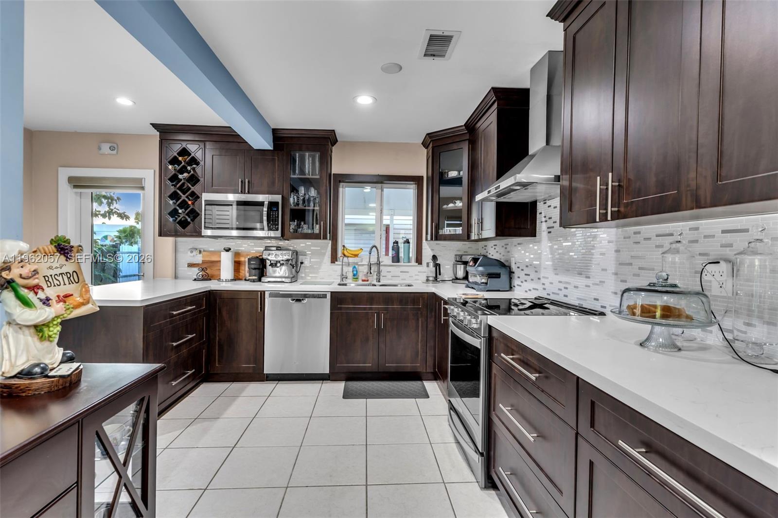 LEE BELL HOMES - Residential