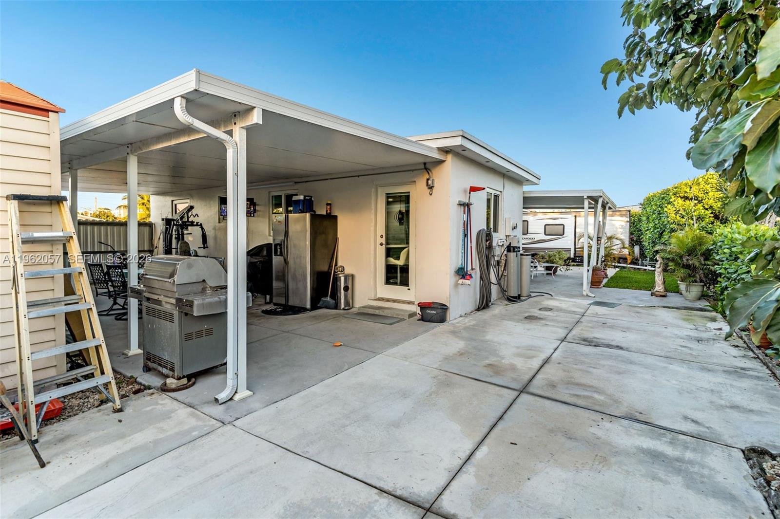 LEE BELL HOMES - Residential