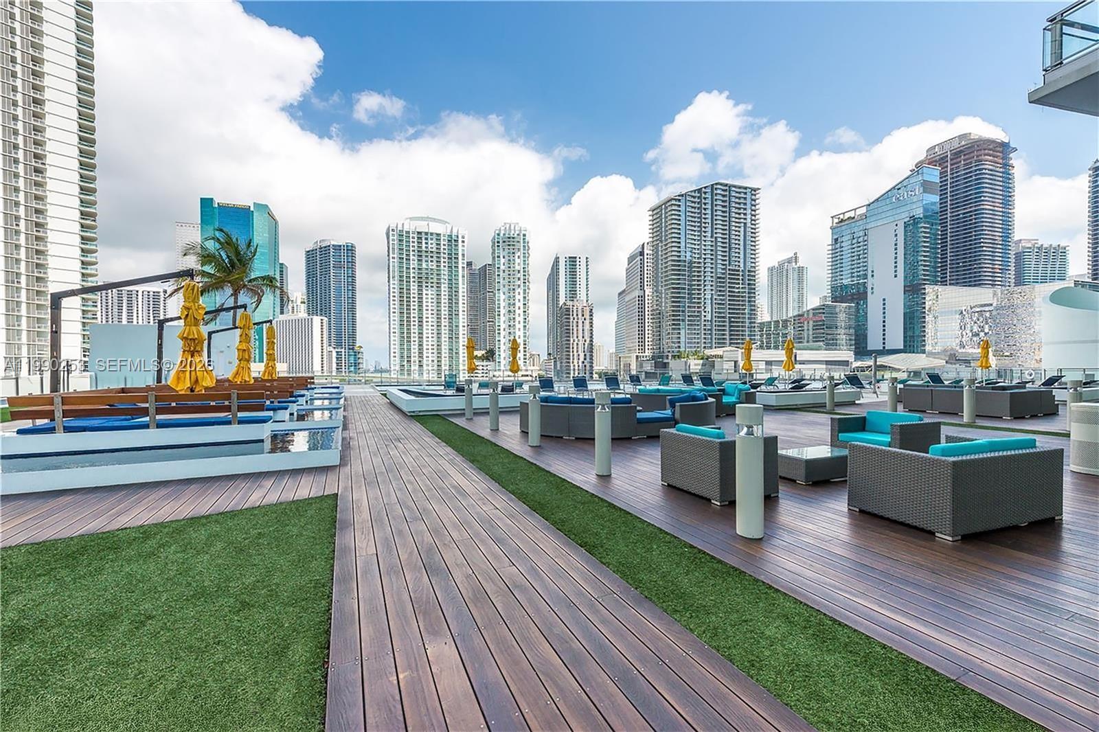 MINT CONDO - Residential