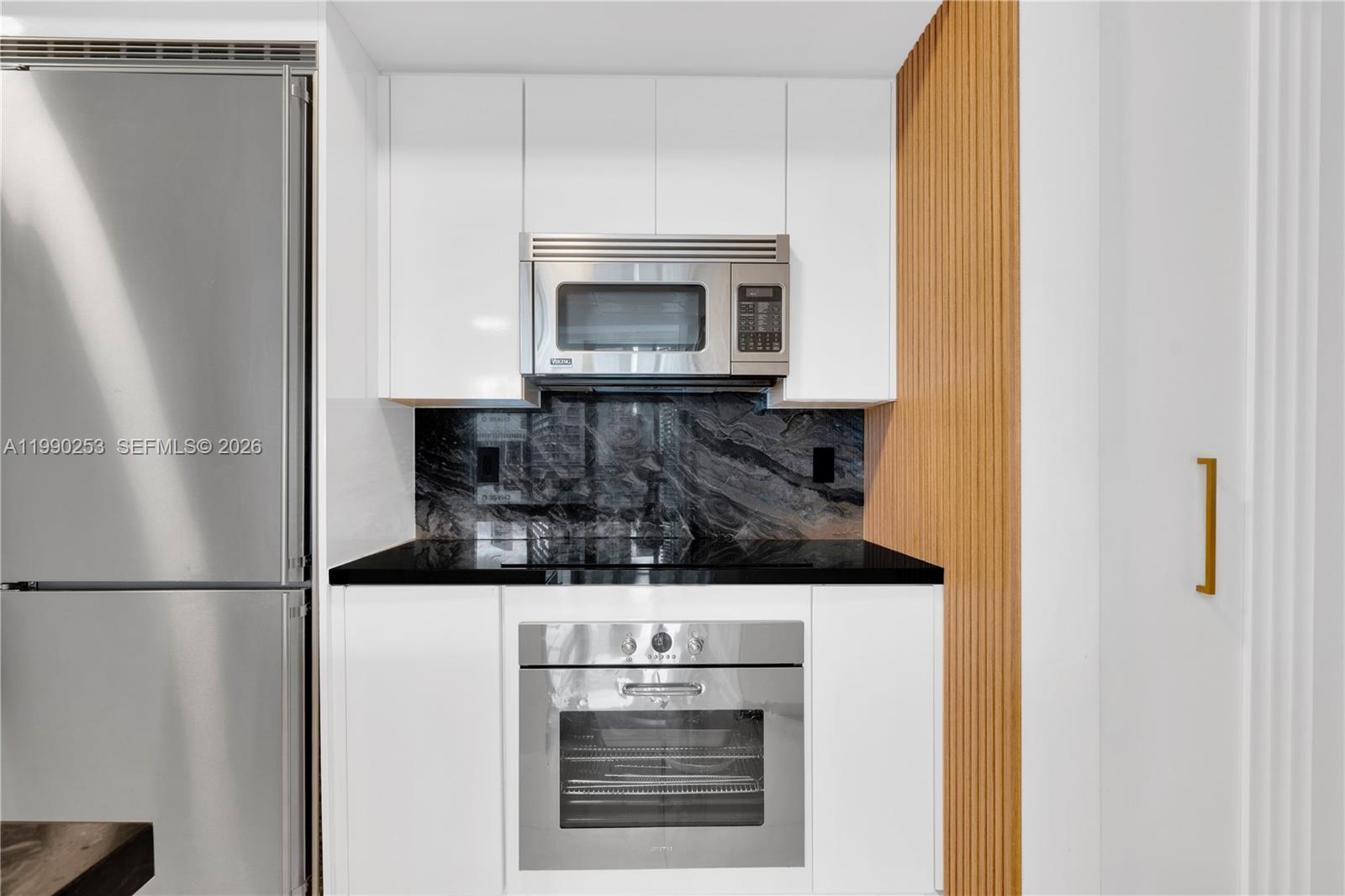 MINT CONDO - Residential