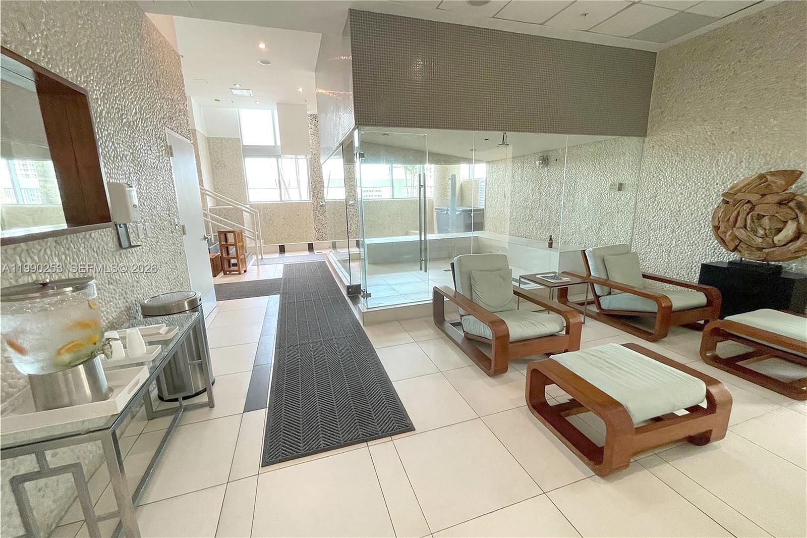 MINT CONDO - Residential