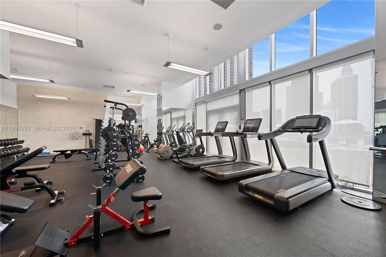 MINT CONDO - Residential