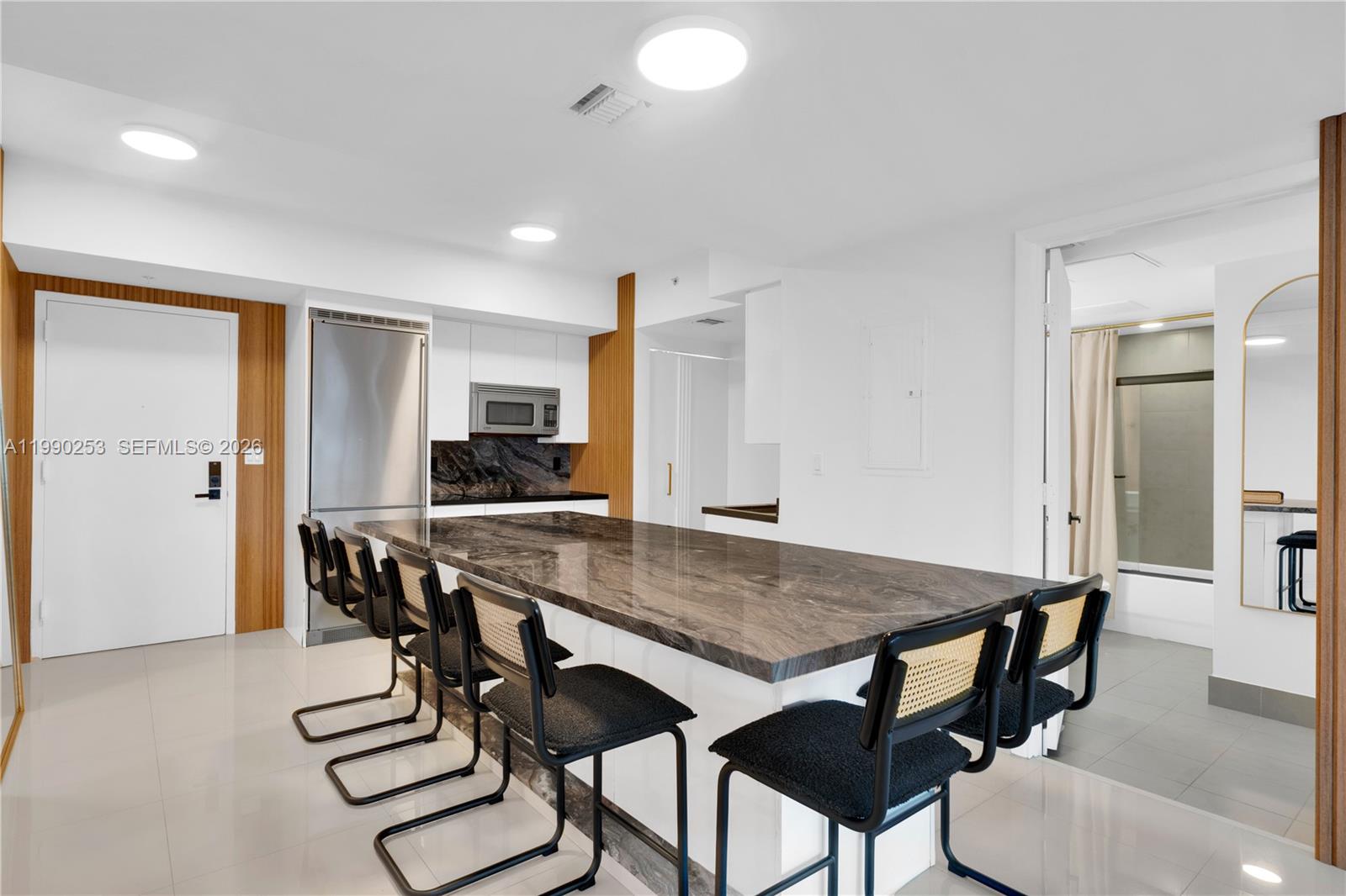 MINT CONDO - Residential