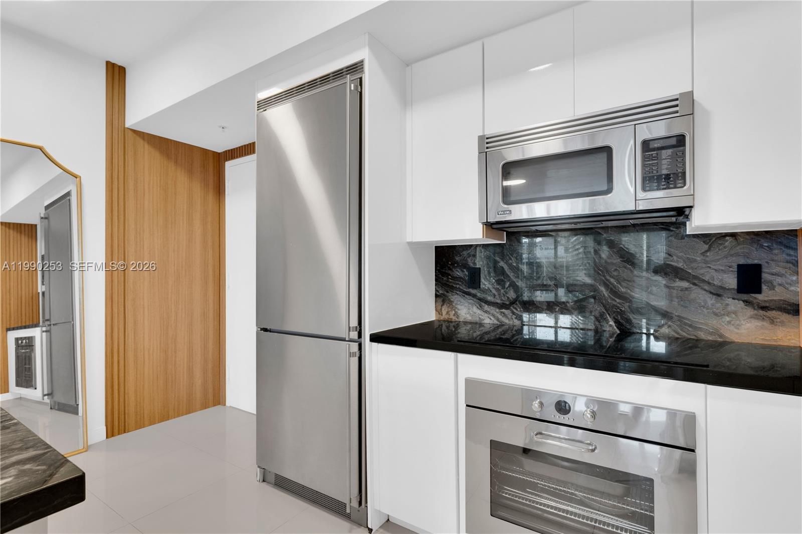 MINT CONDO - Residential