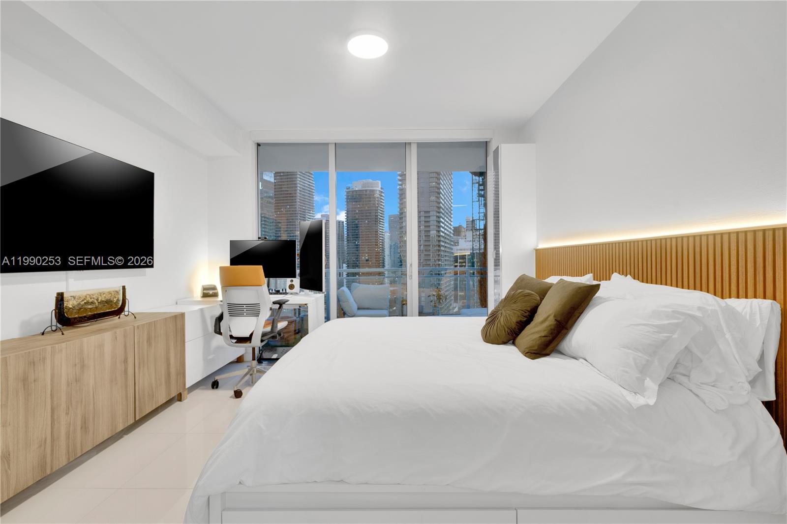 MINT CONDO - Residential