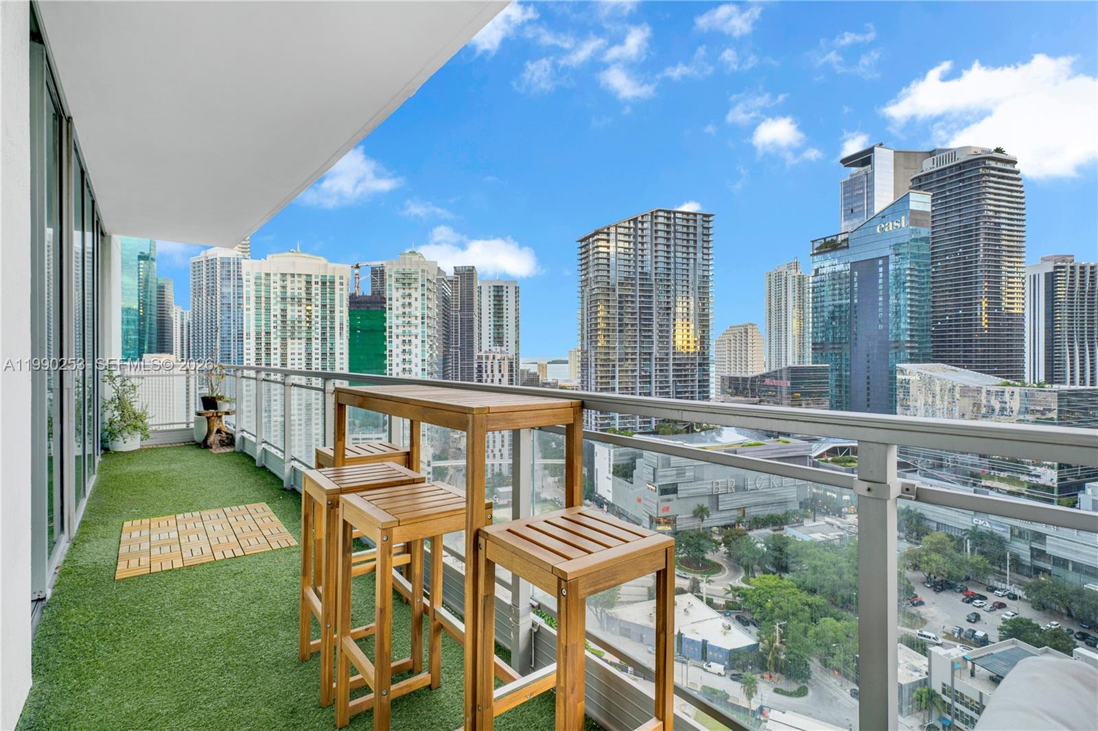 MINT CONDO - Residential