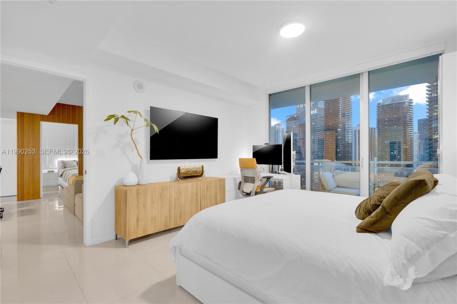 MINT CONDO - Residential