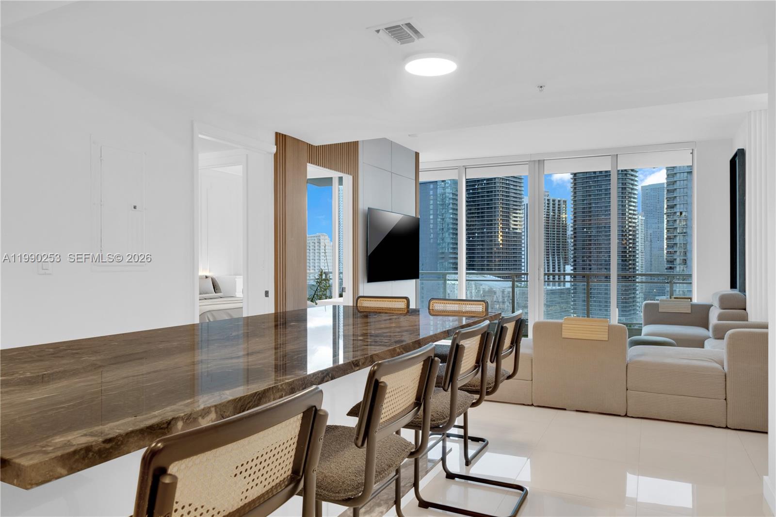 MINT CONDO - Residential