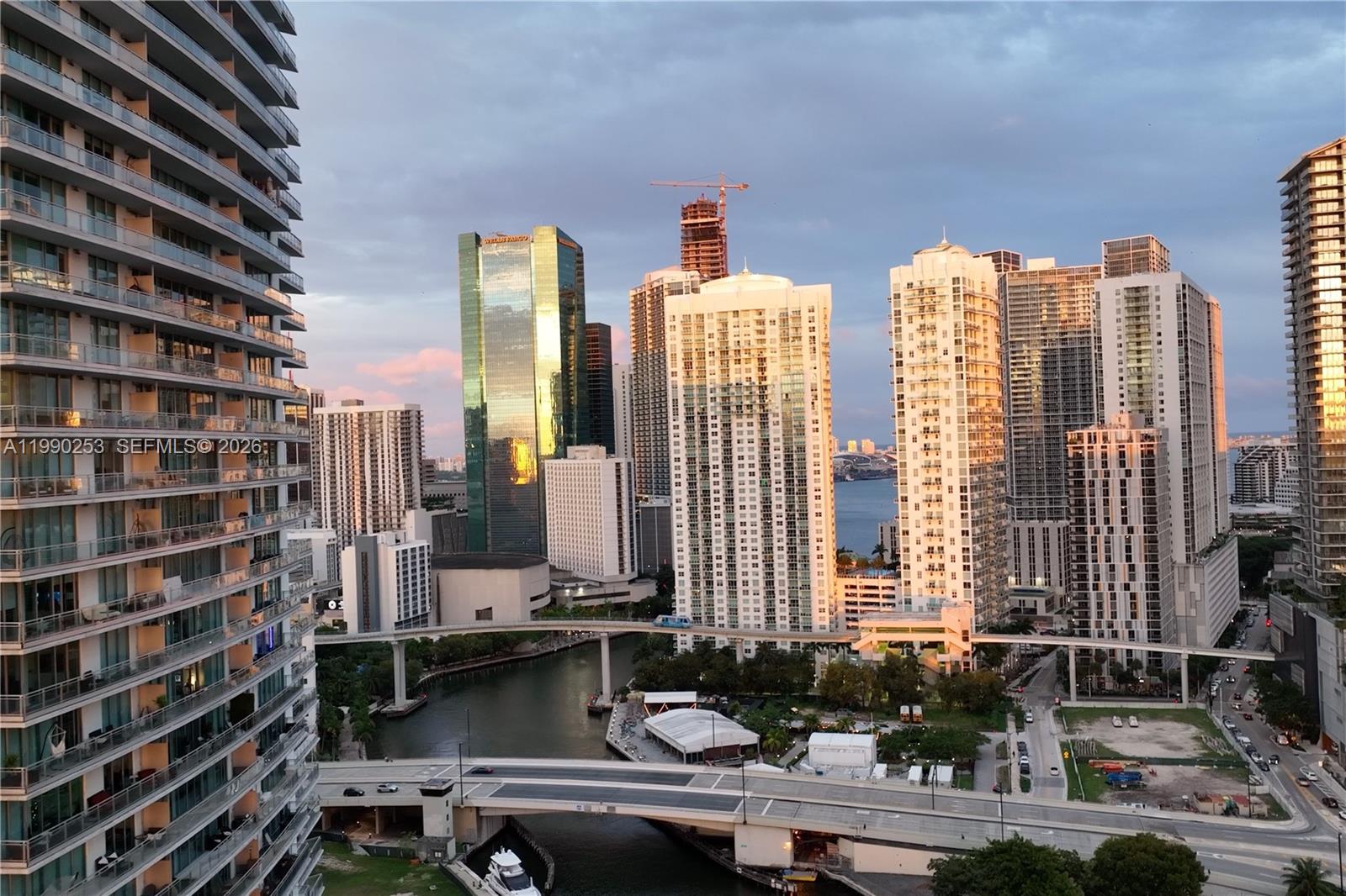 MINT CONDO - Residential