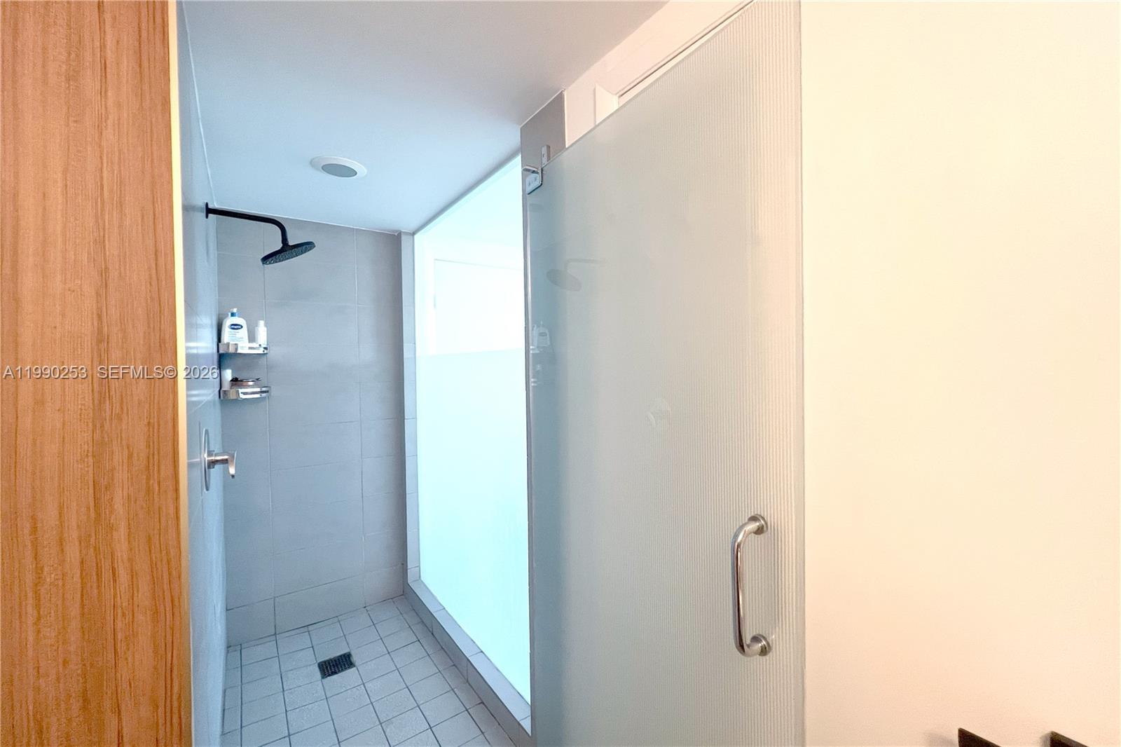 MINT CONDO - Residential