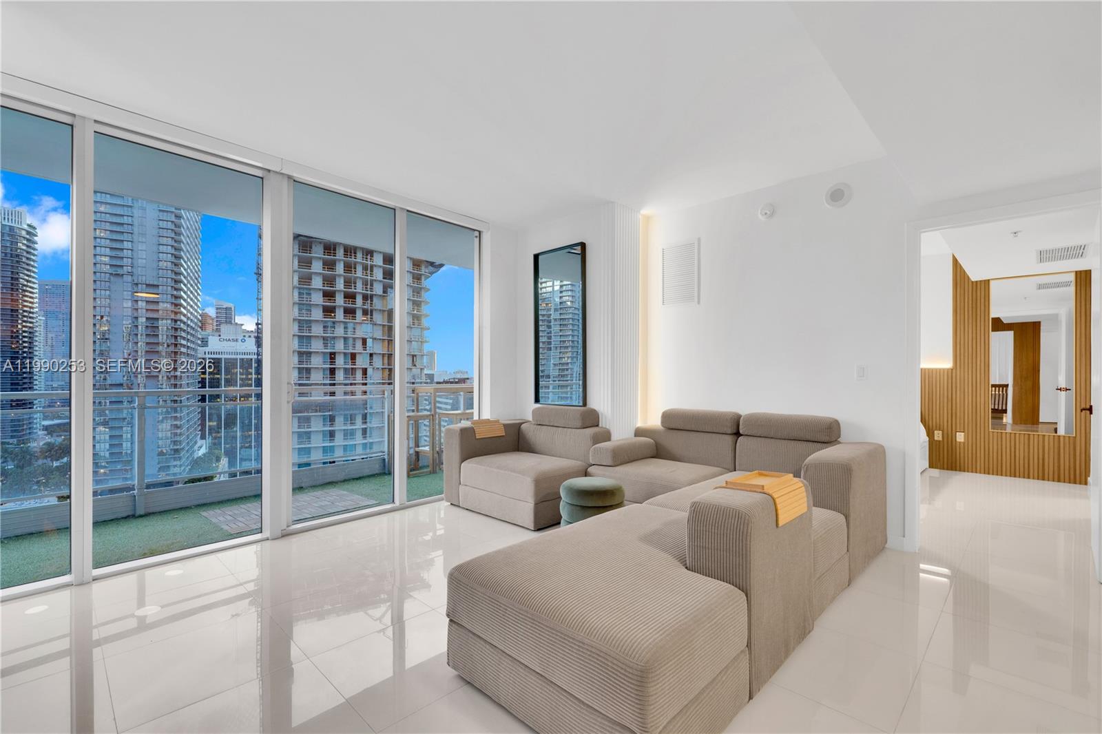 MINT CONDO - Residential