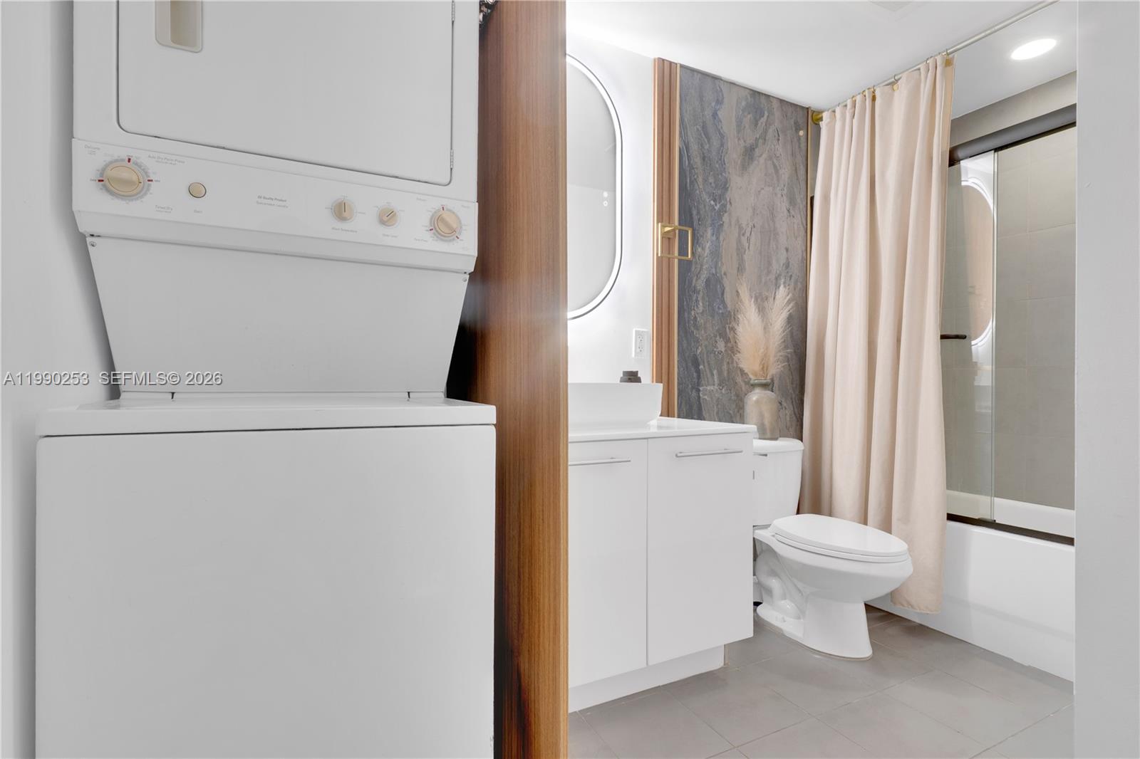 MINT CONDO - Residential