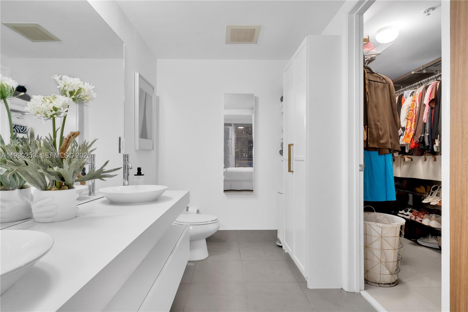 MINT CONDO - Residential