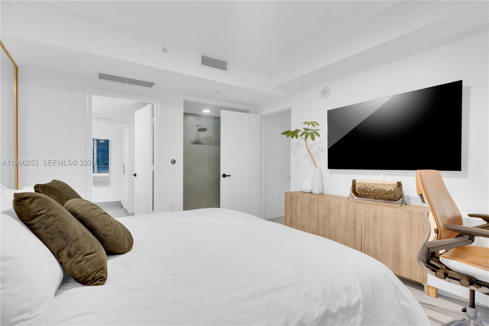 MINT CONDO - Residential