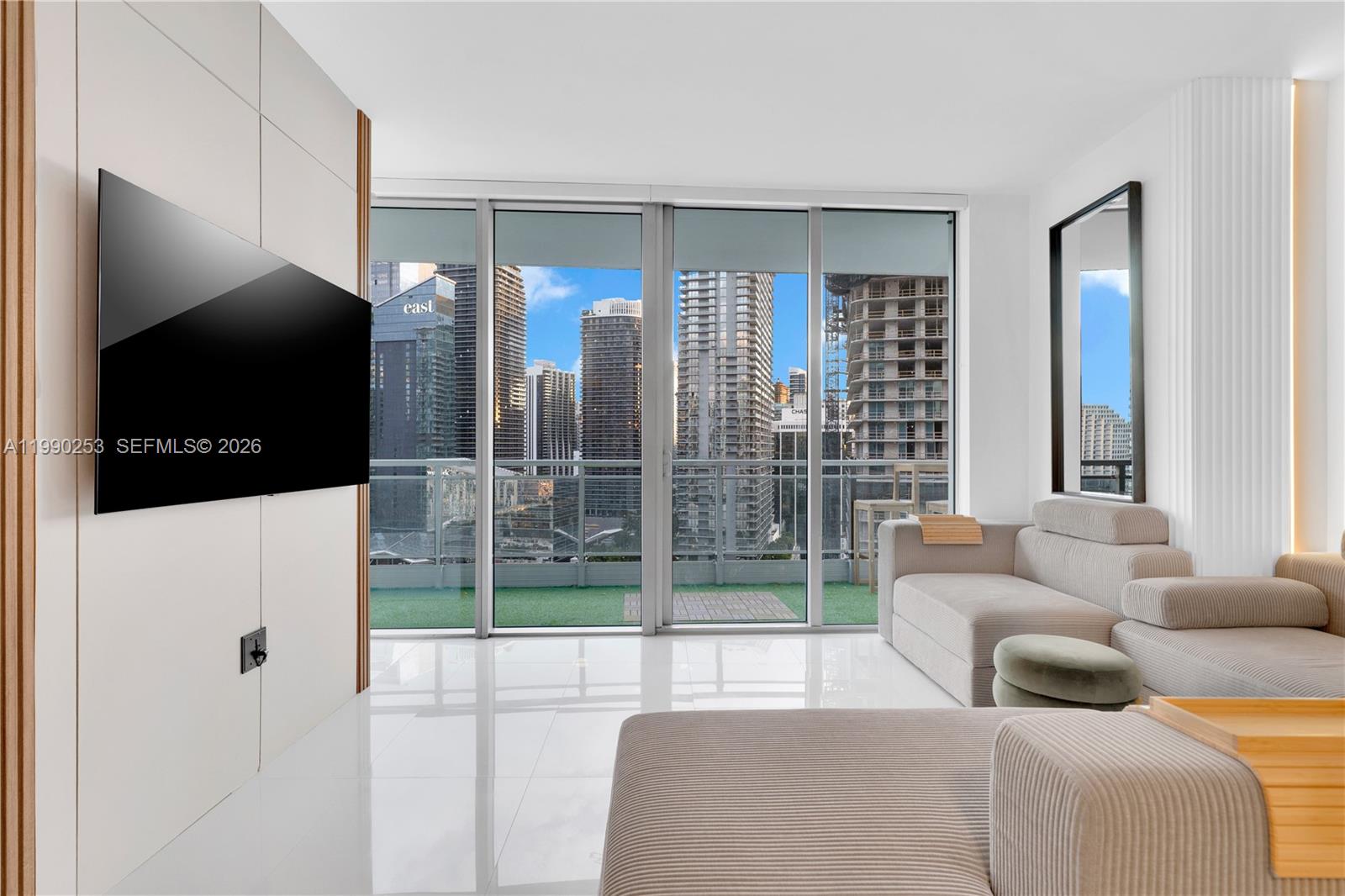 MINT CONDO - Residential