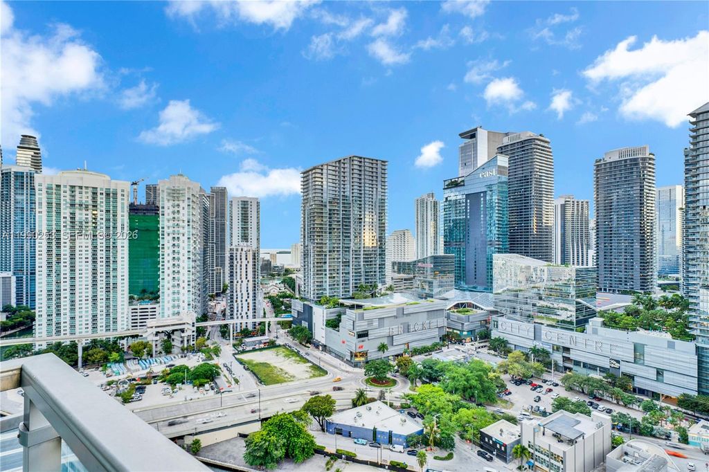 Photo of 92 SW 3rd St #2802, Miami, FL 33130 (MLS # A11990253)