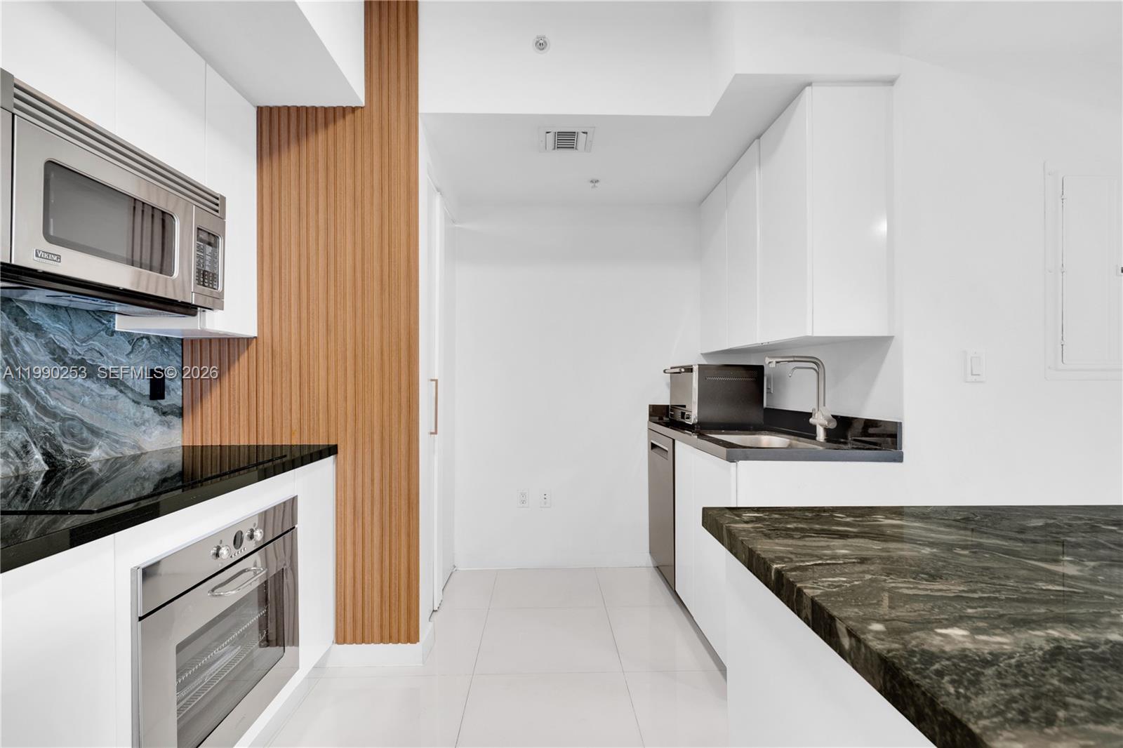 MINT CONDO - Residential