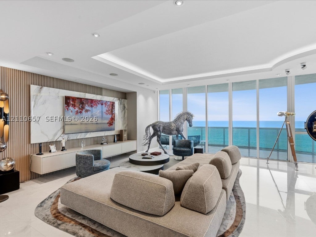 15811 Collins Ave