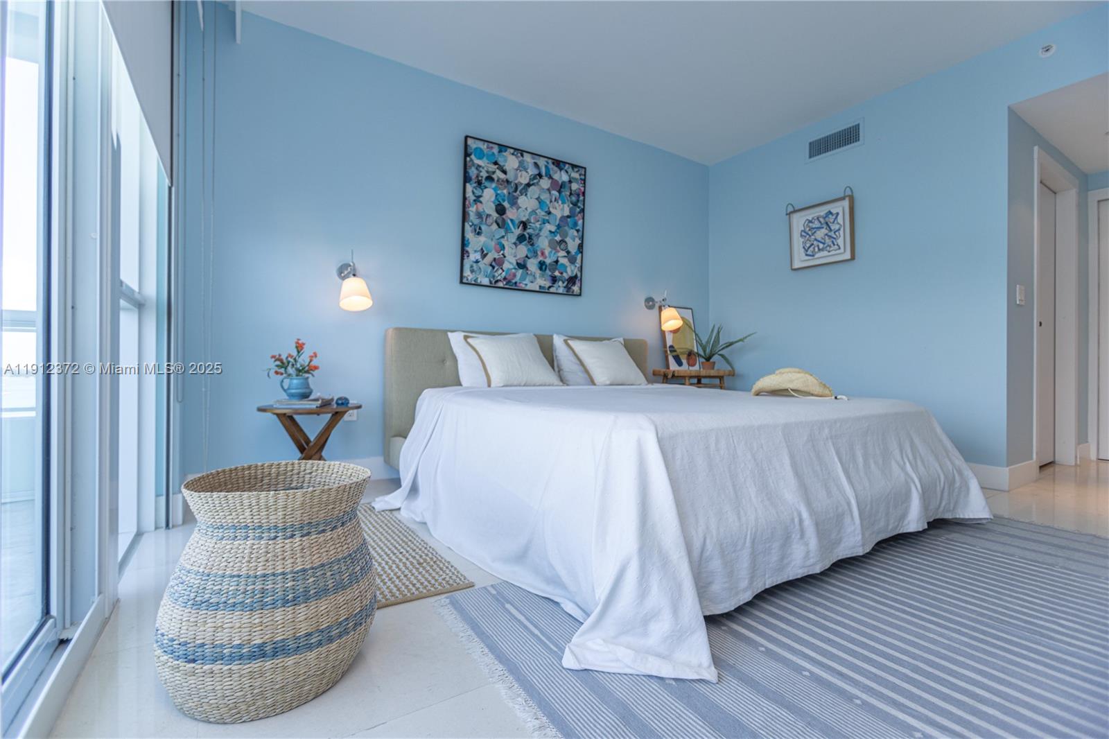 THE BENTLEY BAY CONDO - Residential Lease