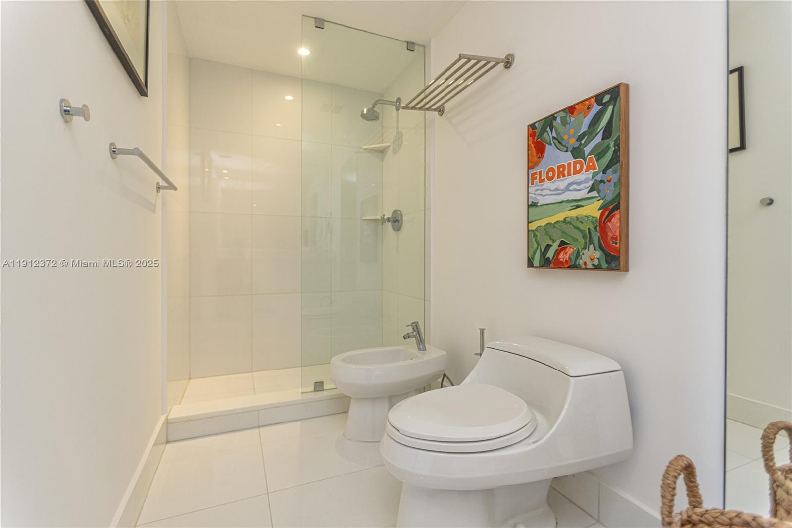 THE BENTLEY BAY CONDO - Residential Lease