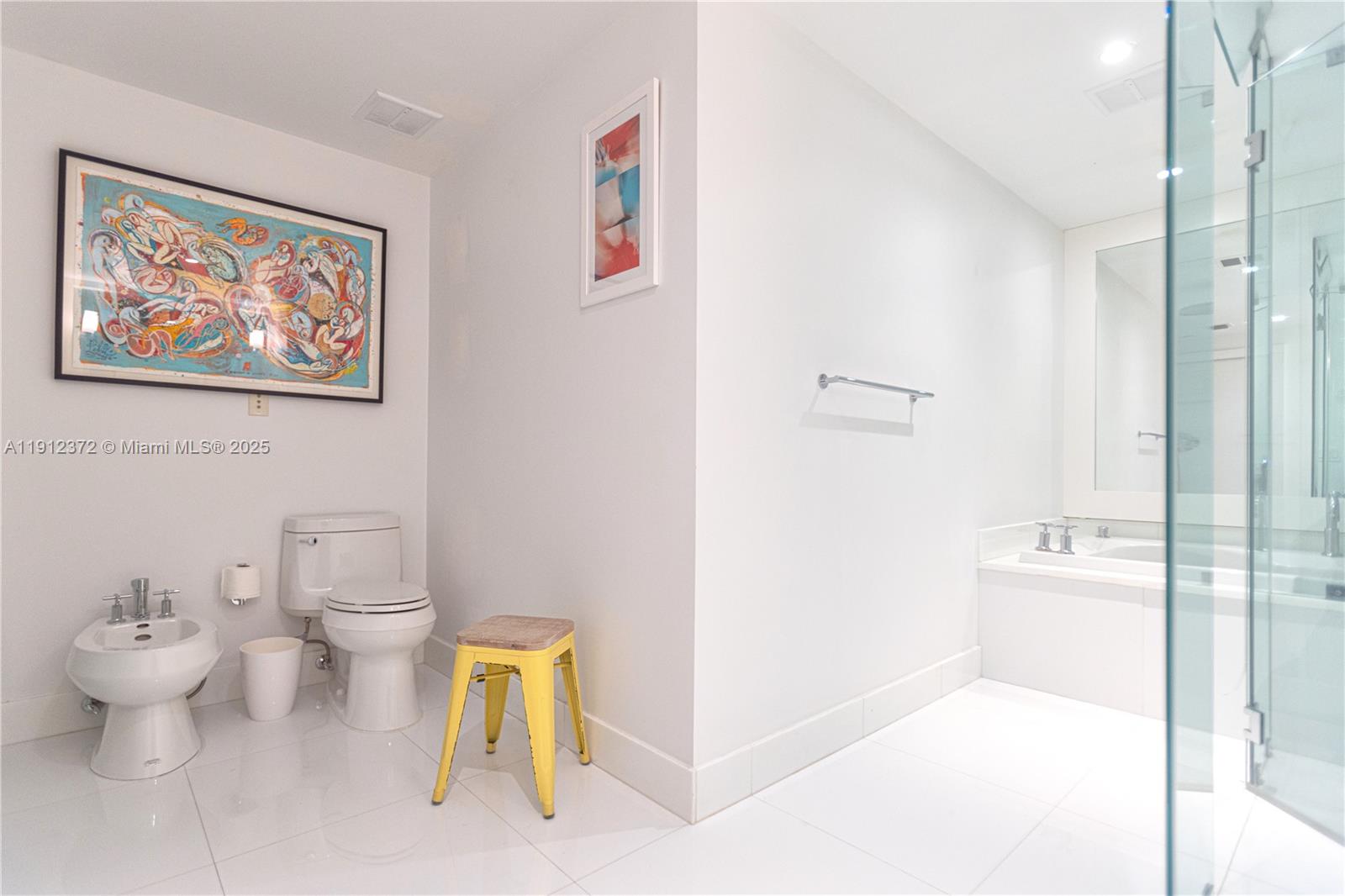 THE BENTLEY BAY CONDO - Residential Lease