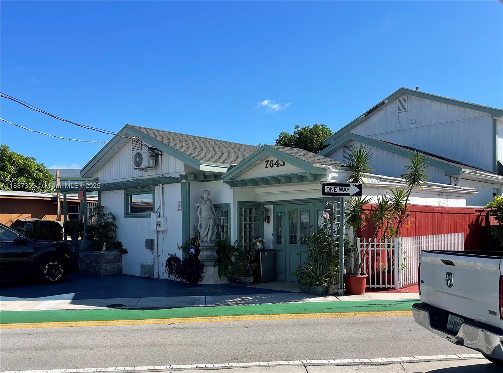 11 53 40 FLA FRUIT LAND C - Residential