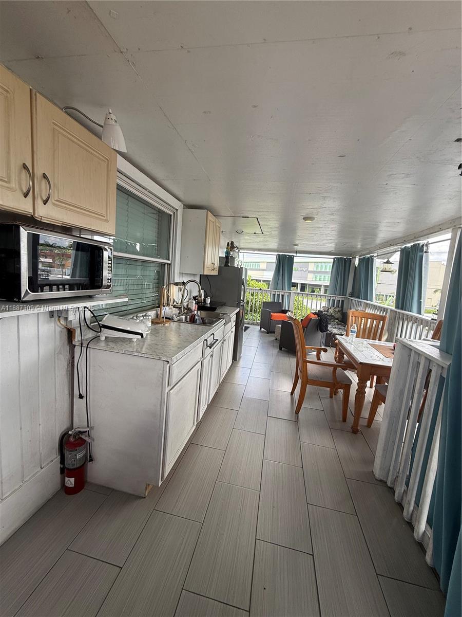 11 53 40 FLA FRUIT LAND C - Residential