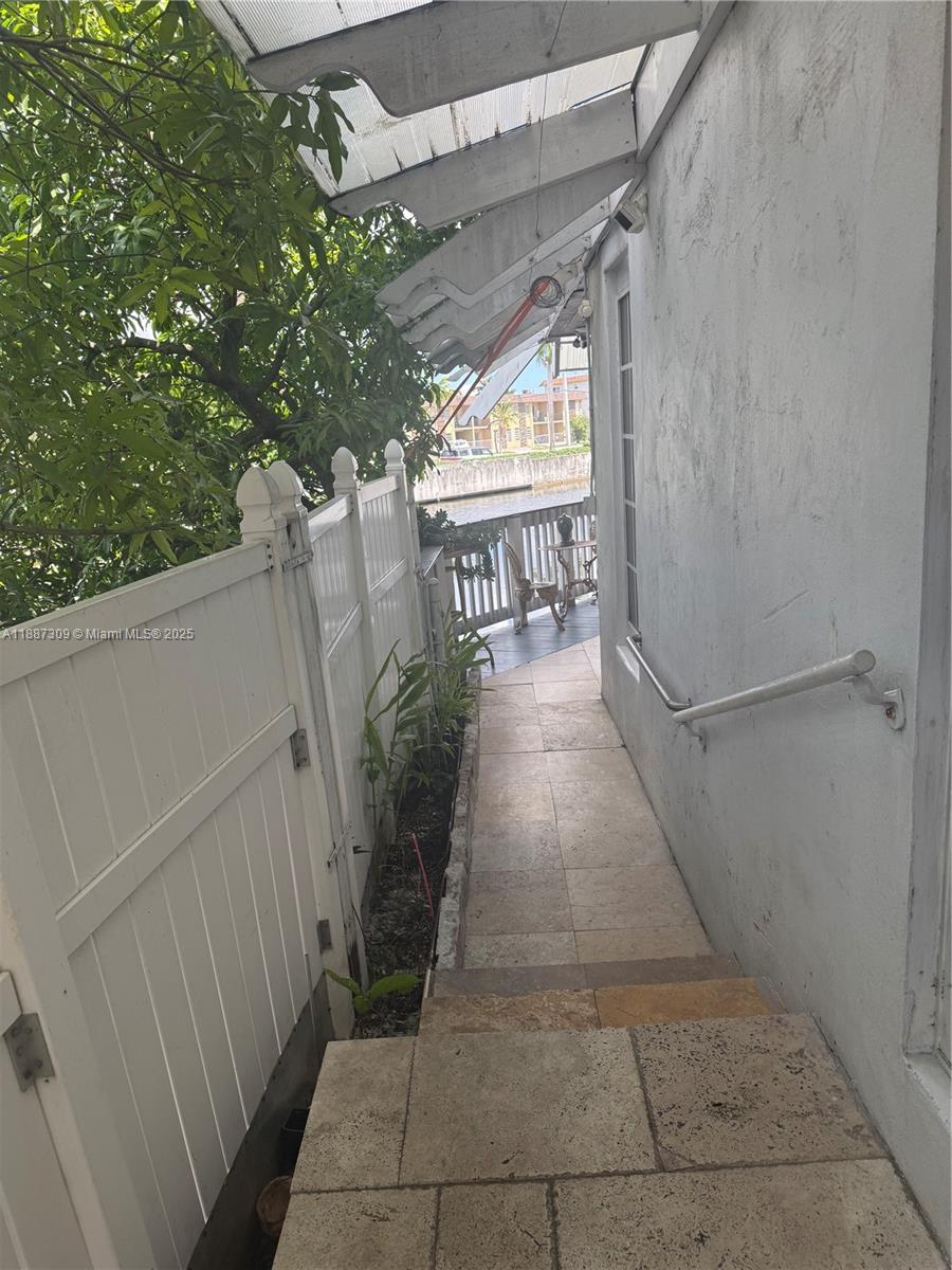 11 53 40 FLA FRUIT LAND C - Residential