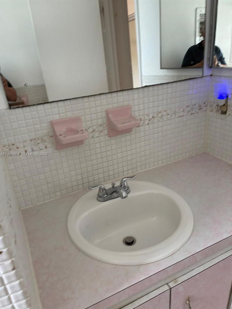 ELDORADO COUNTRY CLUB TOWE - Residential Lease