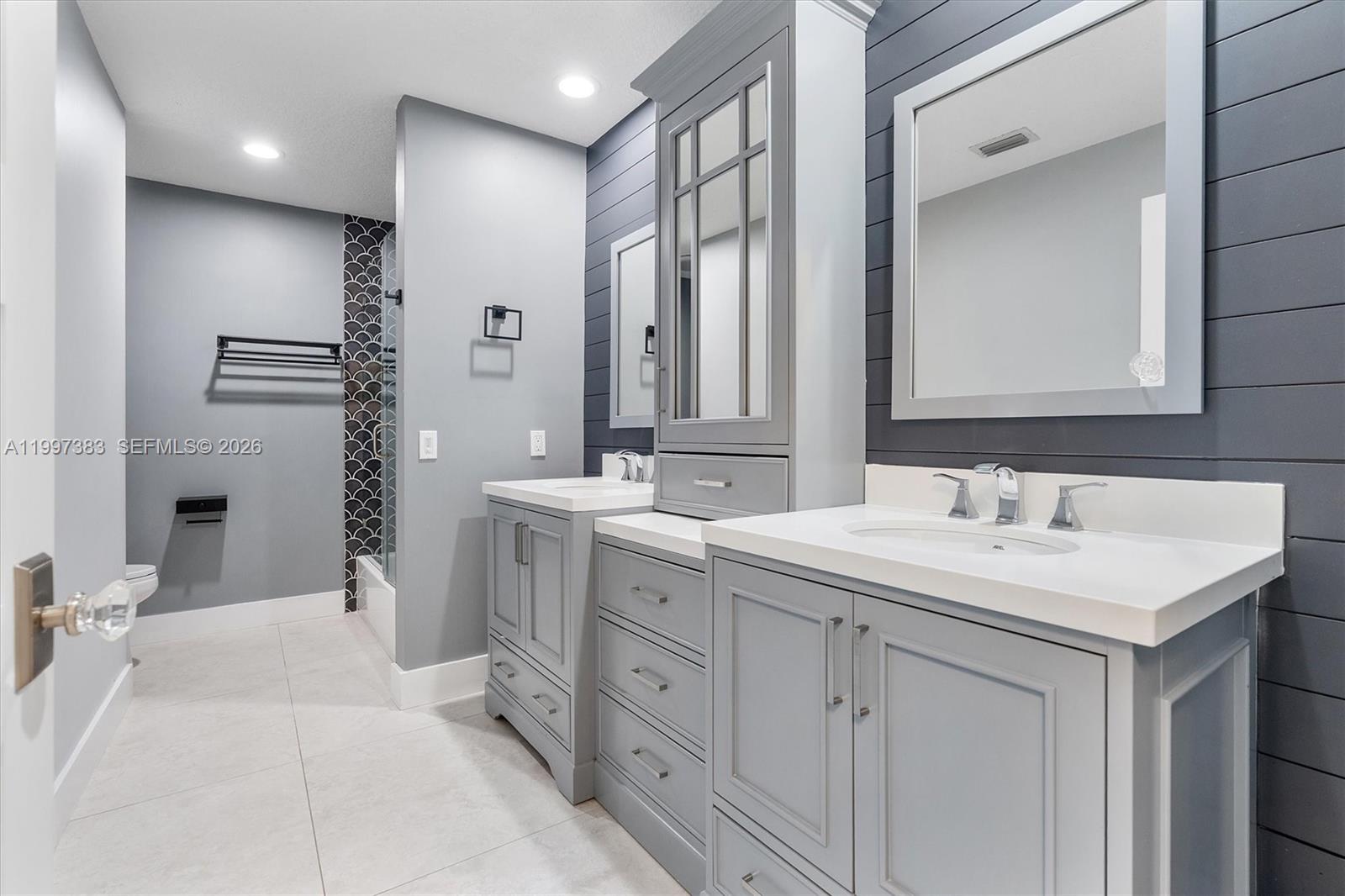 KINGS GROVE - Residential