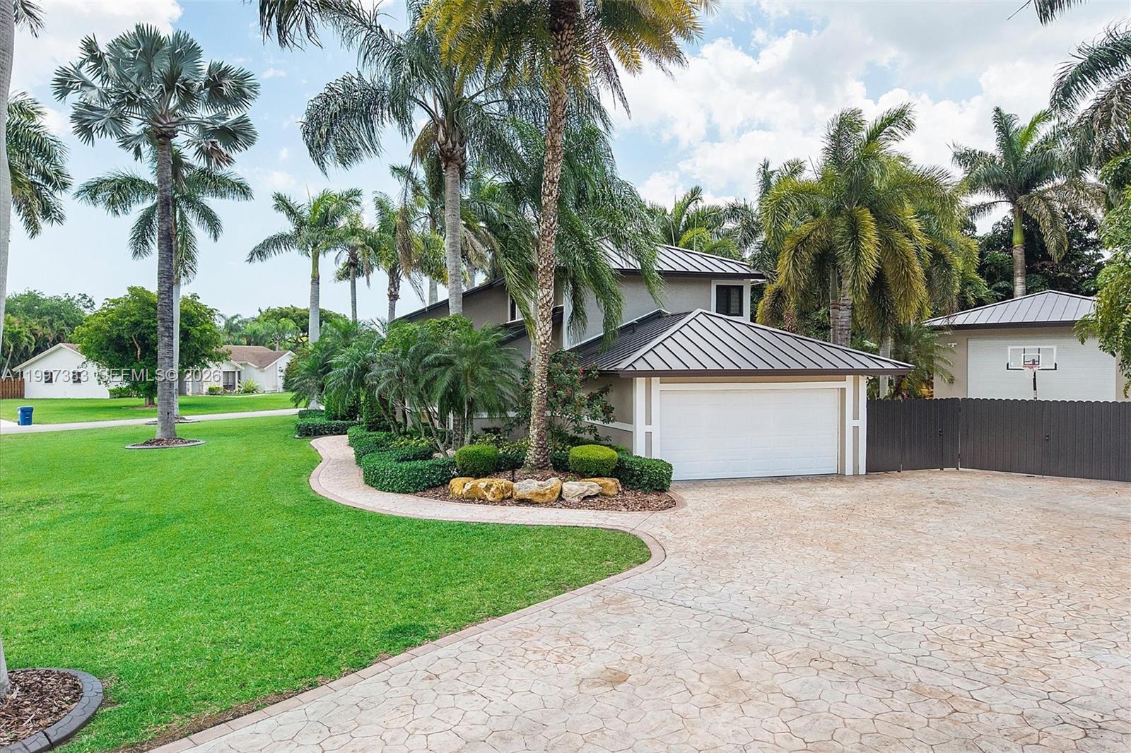 KINGS GROVE - Residential