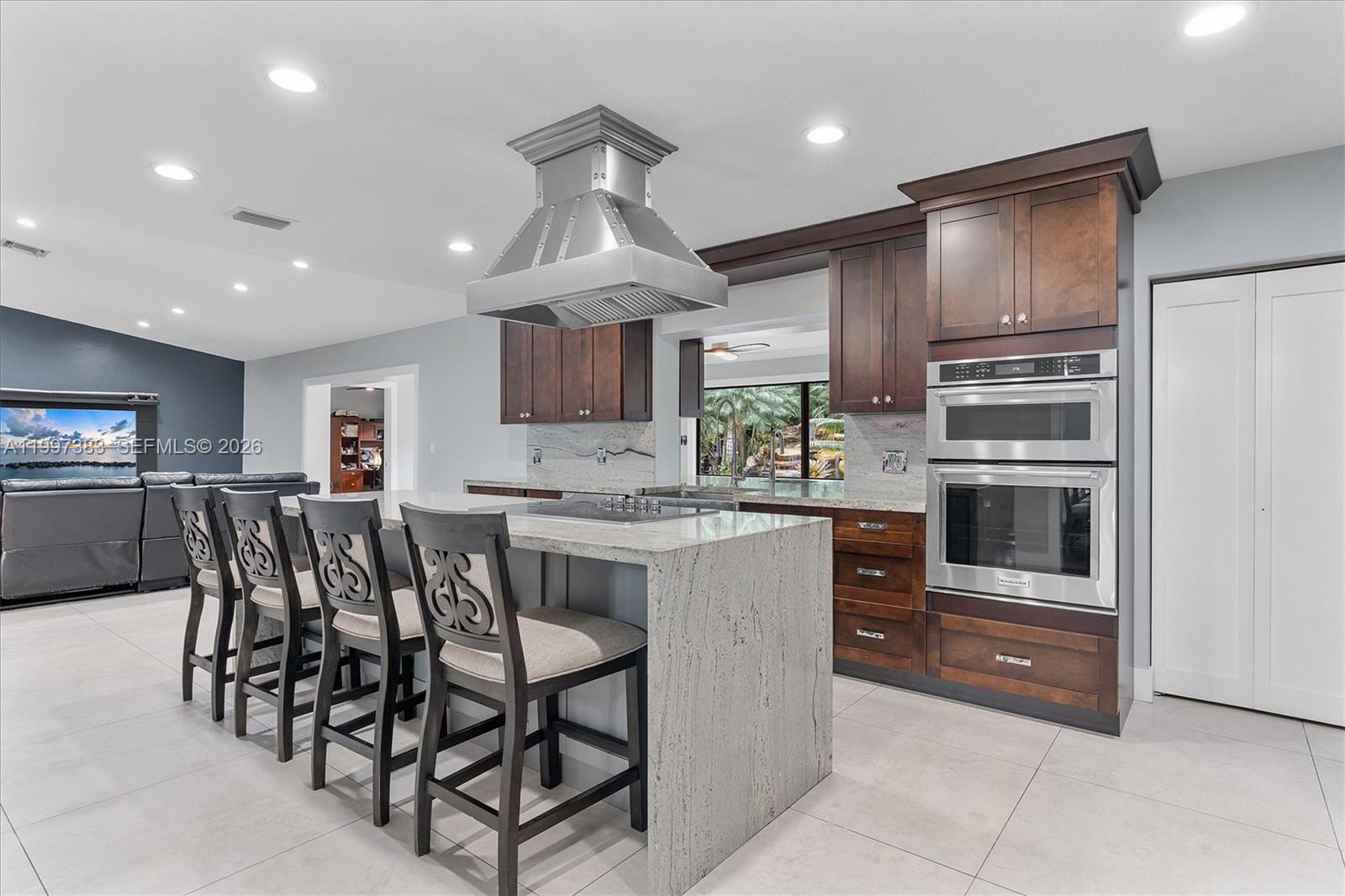 KINGS GROVE - Residential