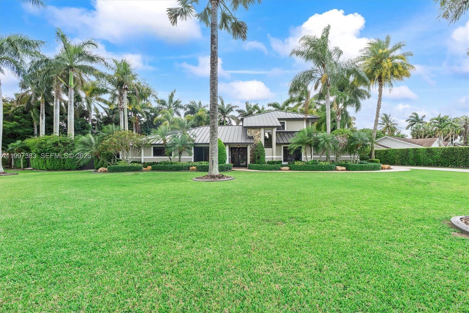 KINGS GROVE - Residential