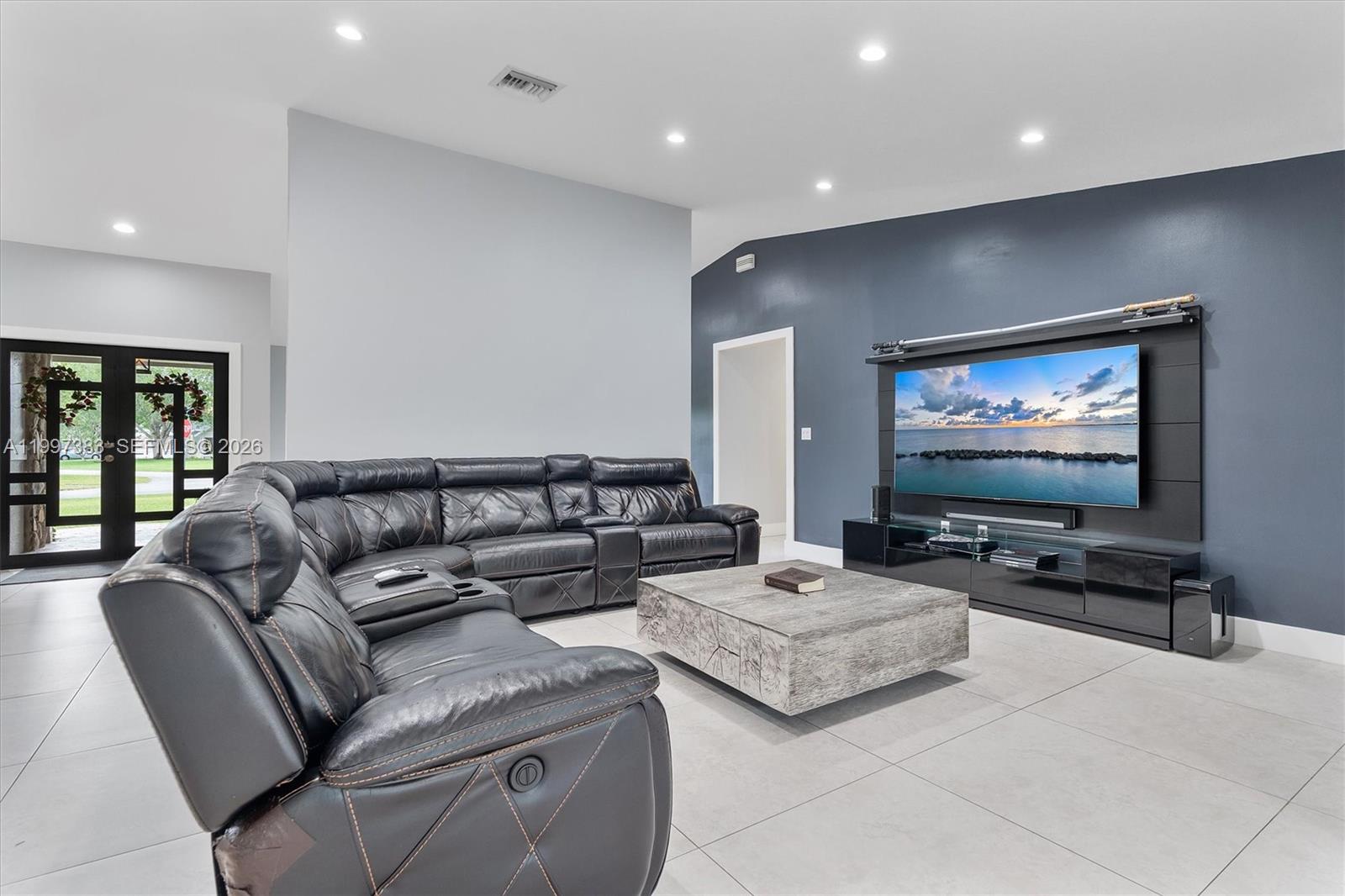 KINGS GROVE - Residential