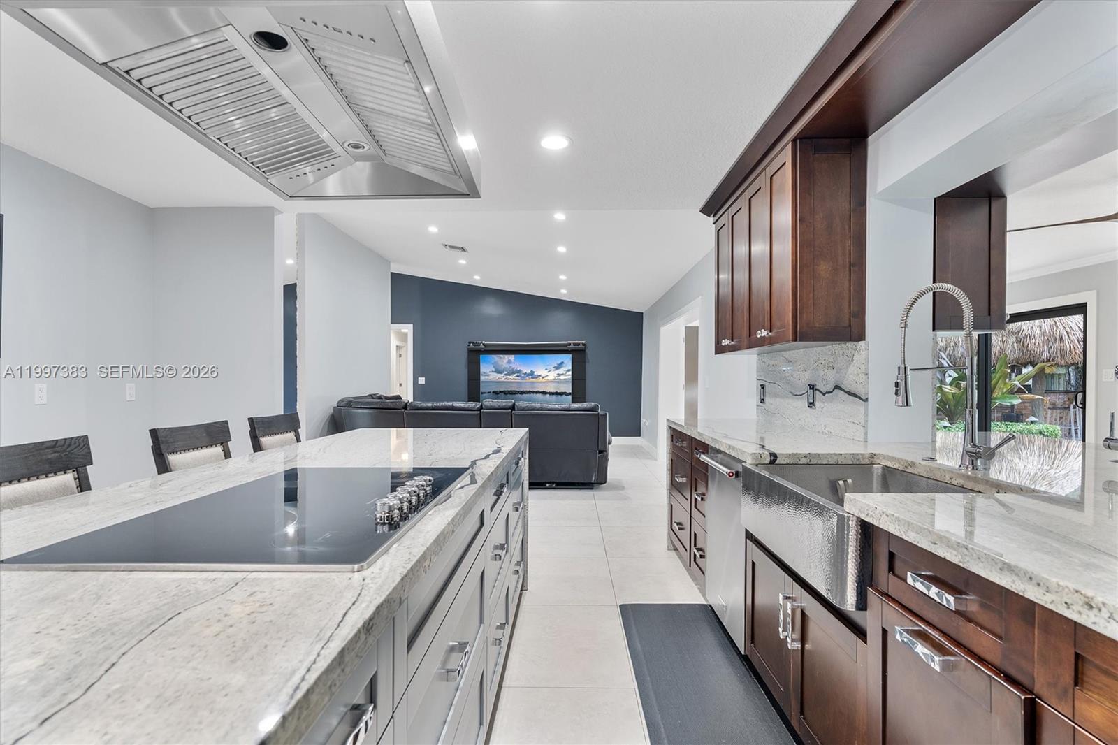 KINGS GROVE - Residential