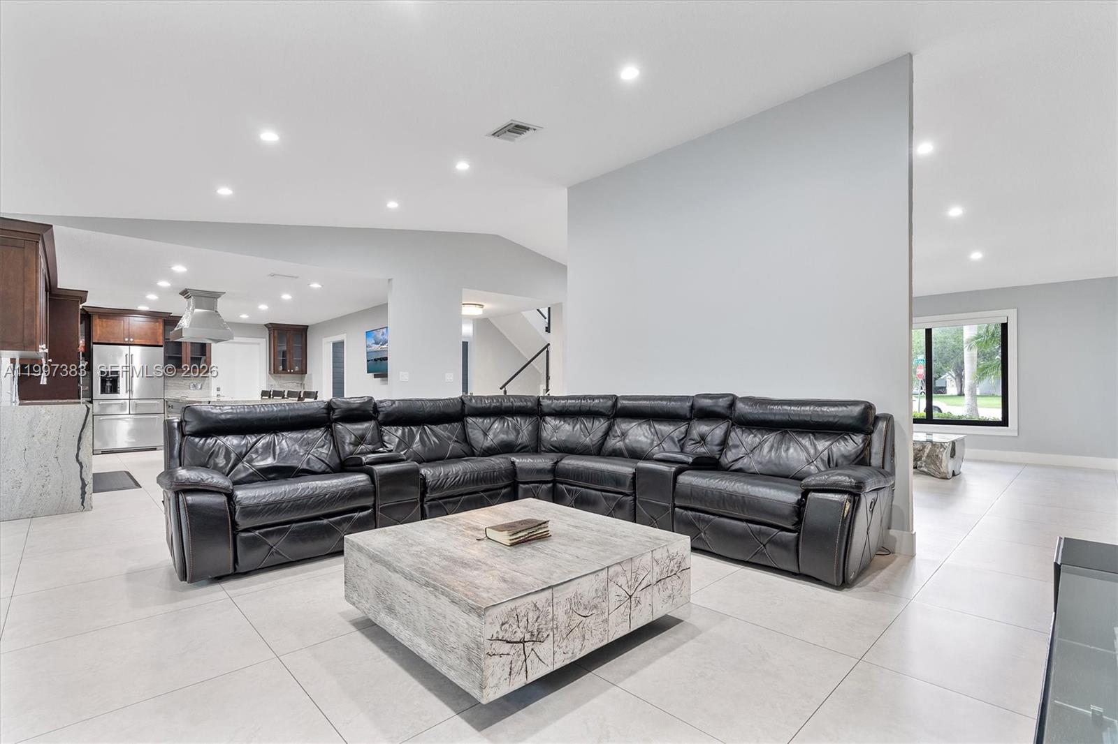 KINGS GROVE - Residential