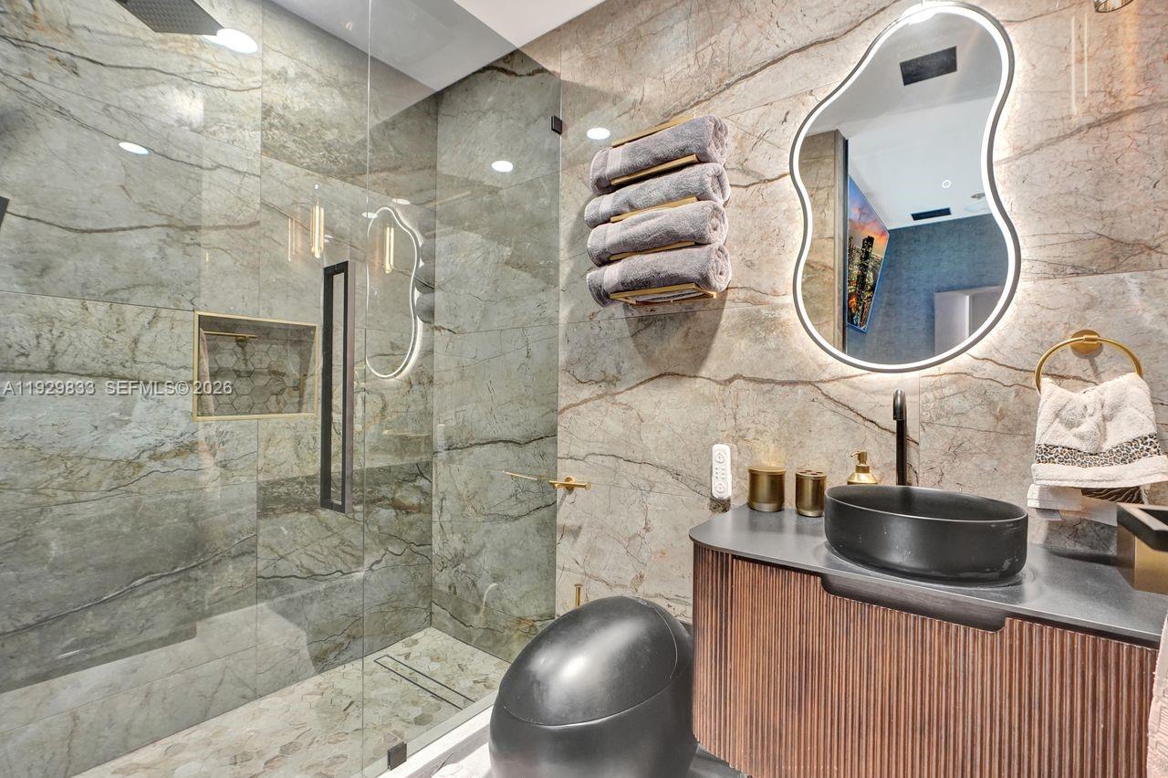 ECHO CONDO - Residential