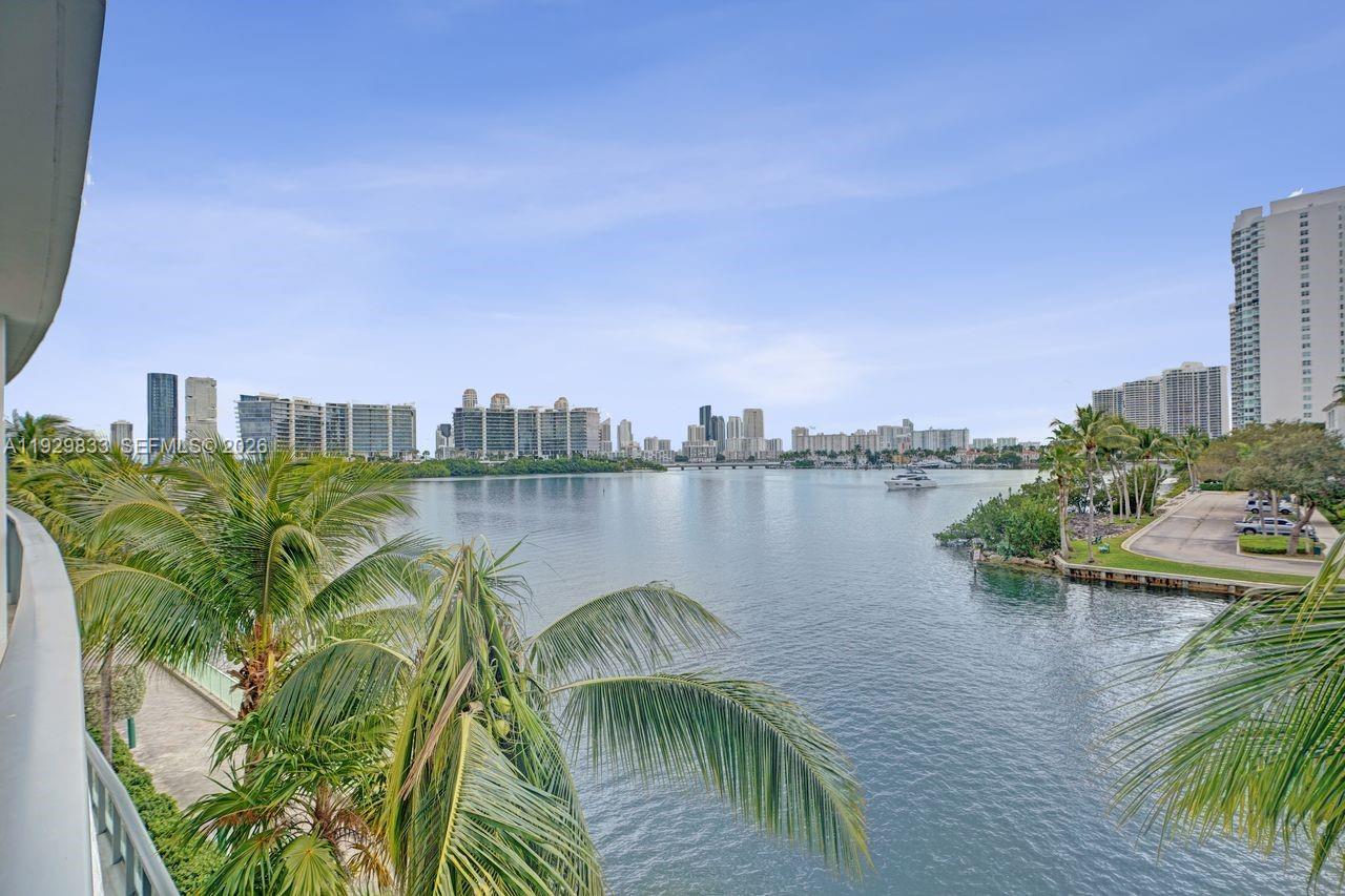 ECHO CONDO - Residential