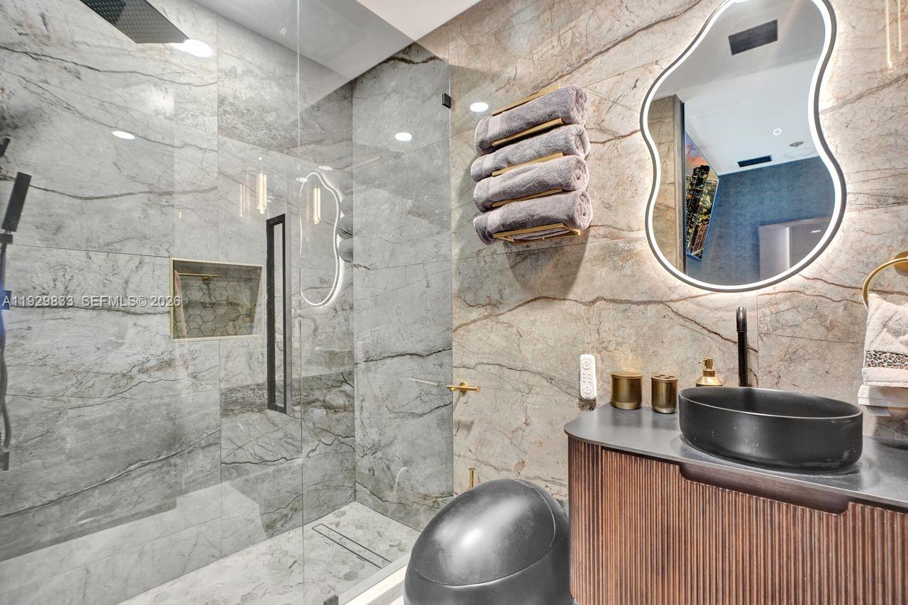 ECHO CONDO - Residential