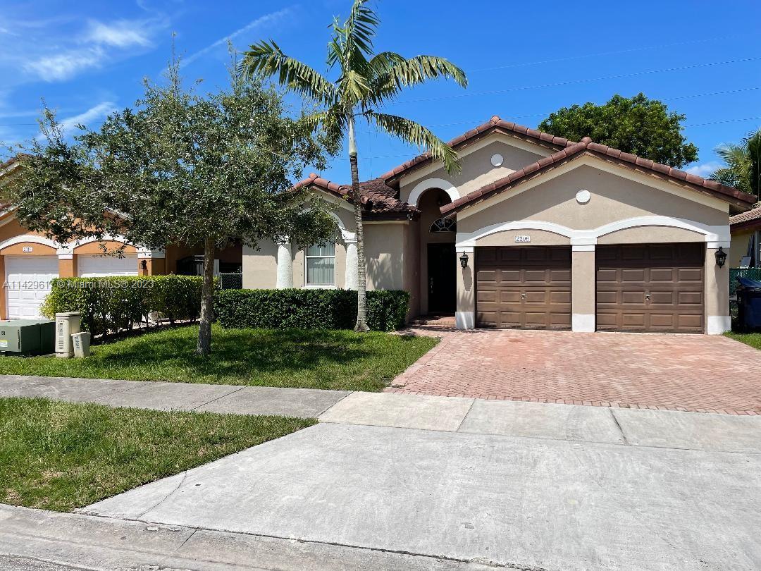 CENTRALLY LOCATED 3/2 + GARAGE, NO HOA, SPLIT PLAN, FAMILY ORIENTED NEIGHBORHOOD.
PROPERTY AVAILABLE TO SEE NOW. WILL BE READY FOR OCCUPANCY BY AUGUST 10