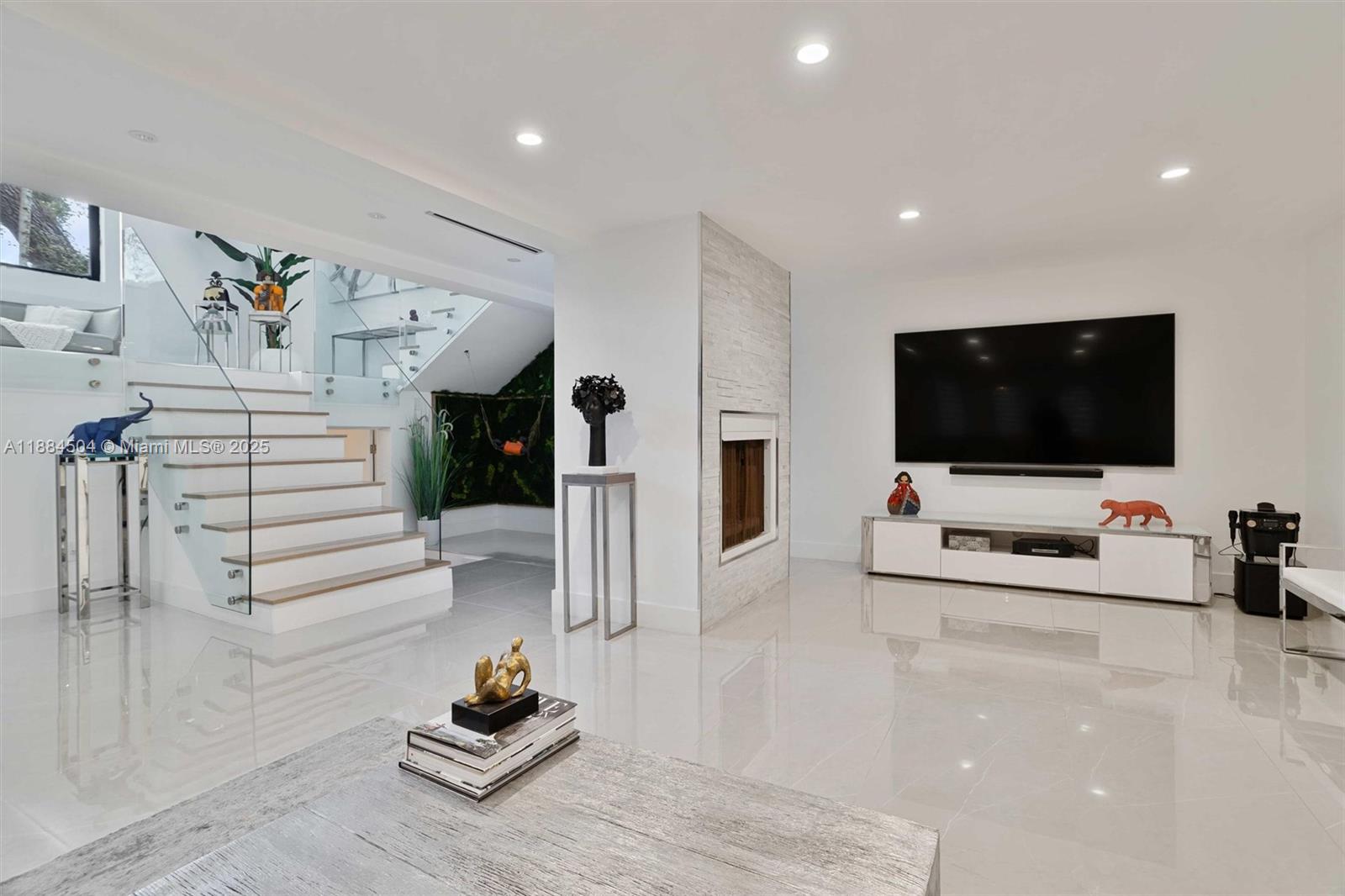 CORAL GABLES RIVIERA SEC - Residential