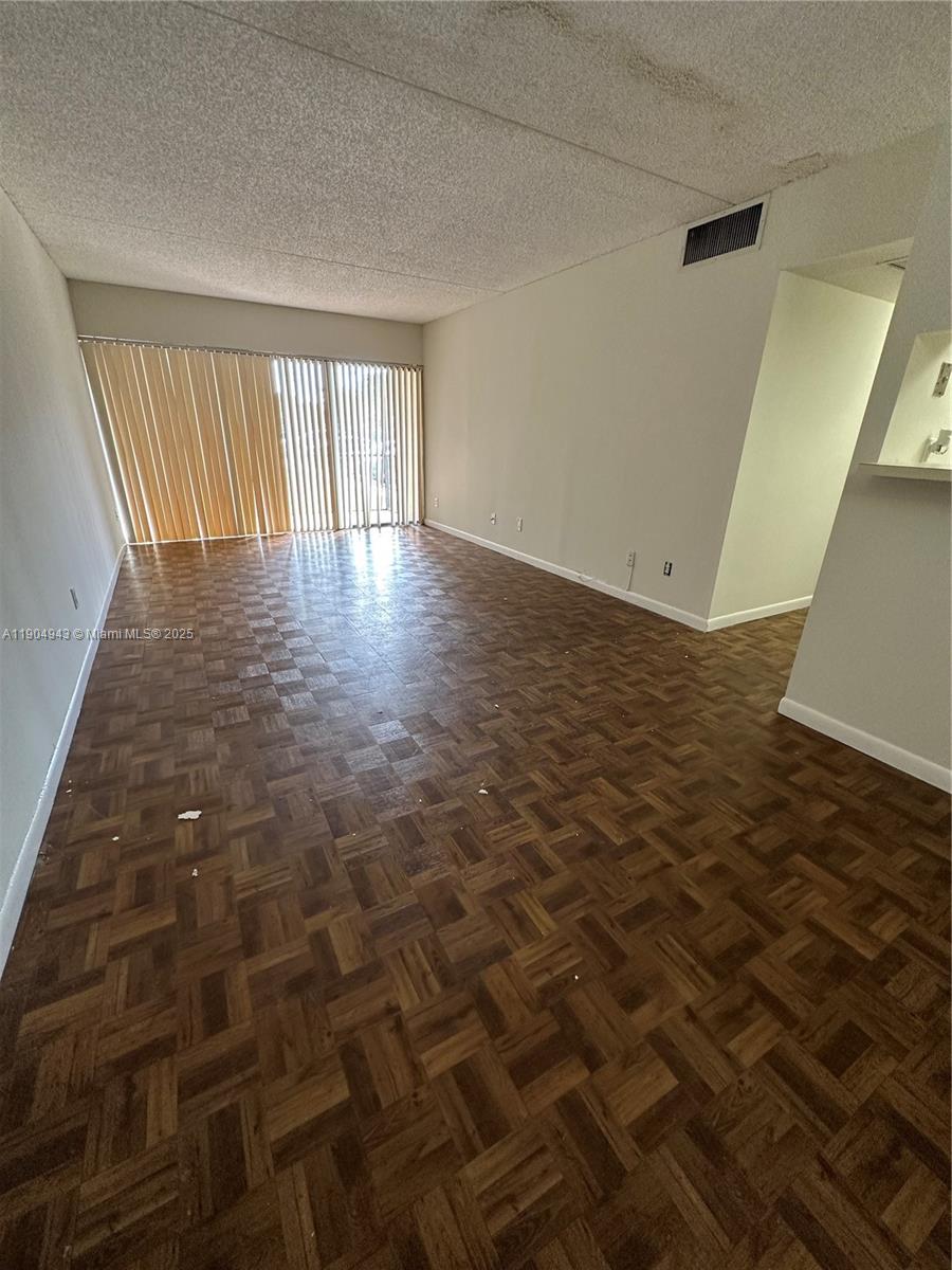 HAMPTON COURT CONDO - Residential