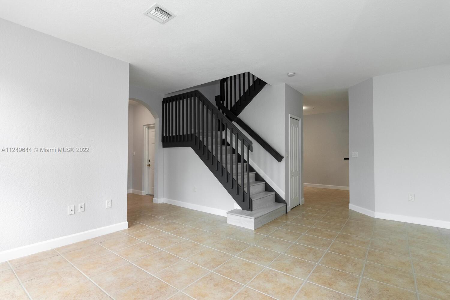 COURTYARDS TWO CONDO - Residential Lease