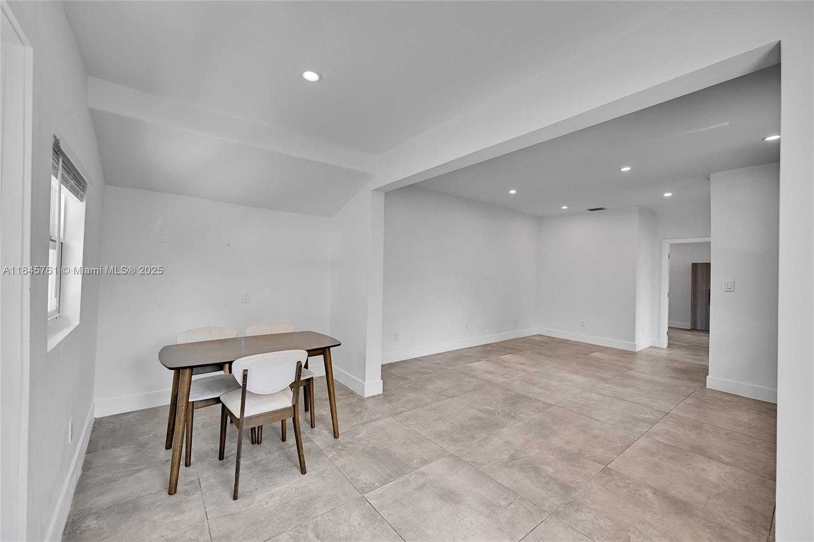 21 NE 48th St 21