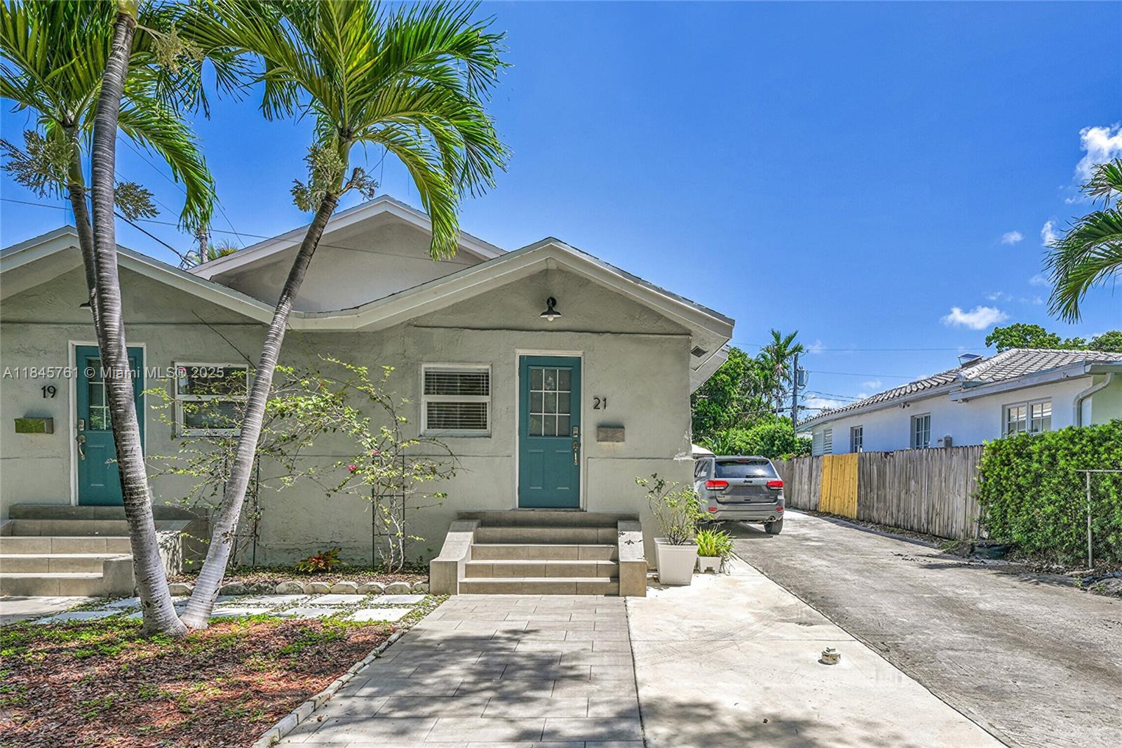 21 NE 48th St 21