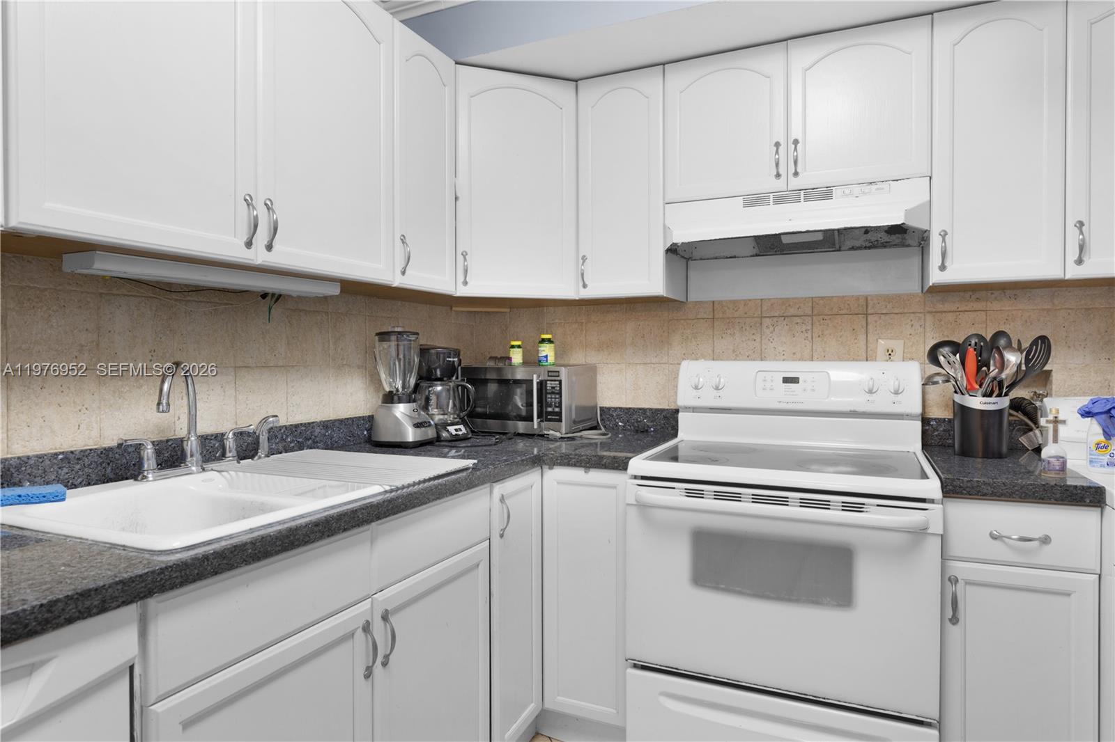 WINSTON TOWERS 700 CONDO - Residential