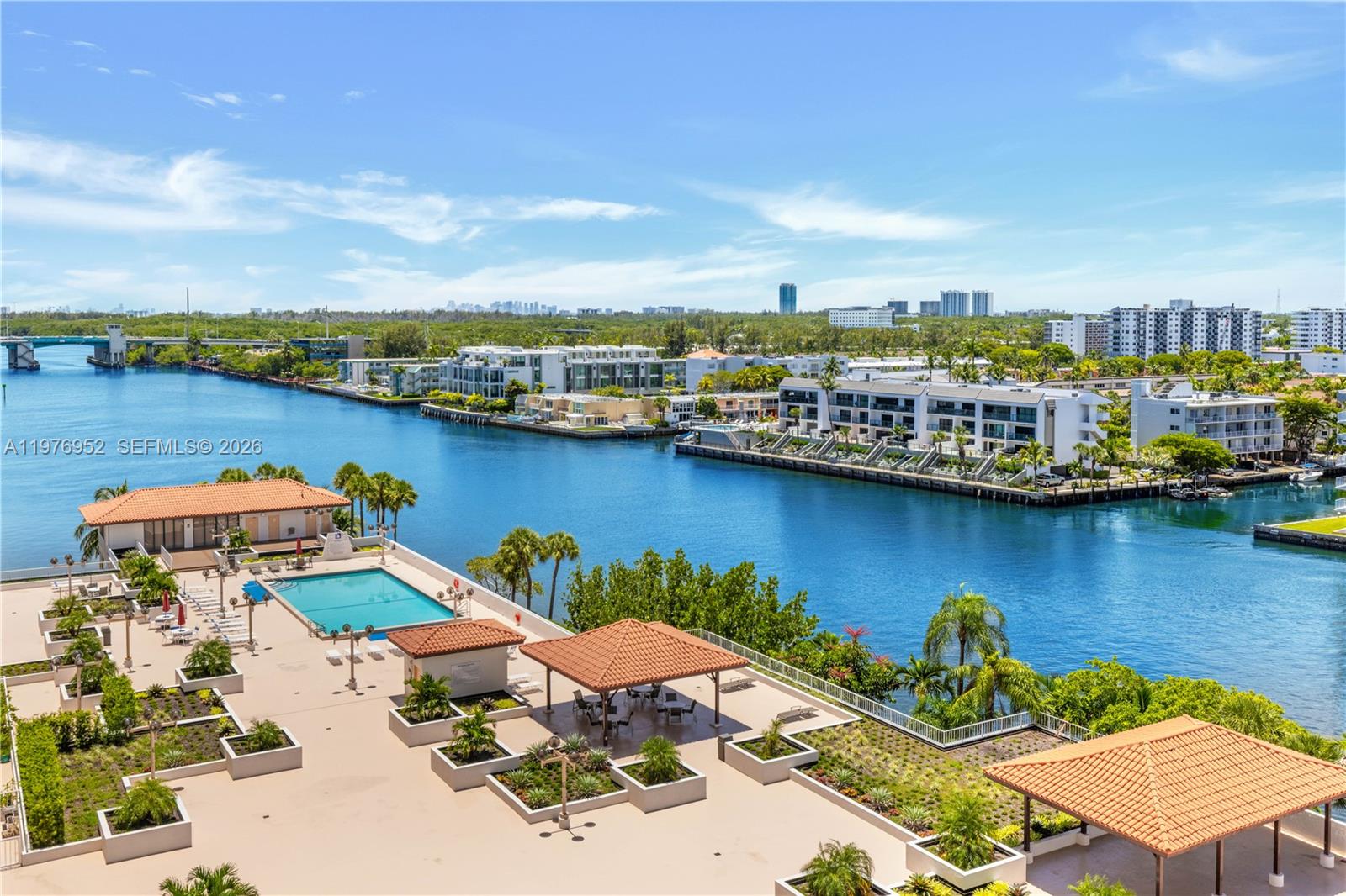 WINSTON TOWERS 700 CONDO - Residential