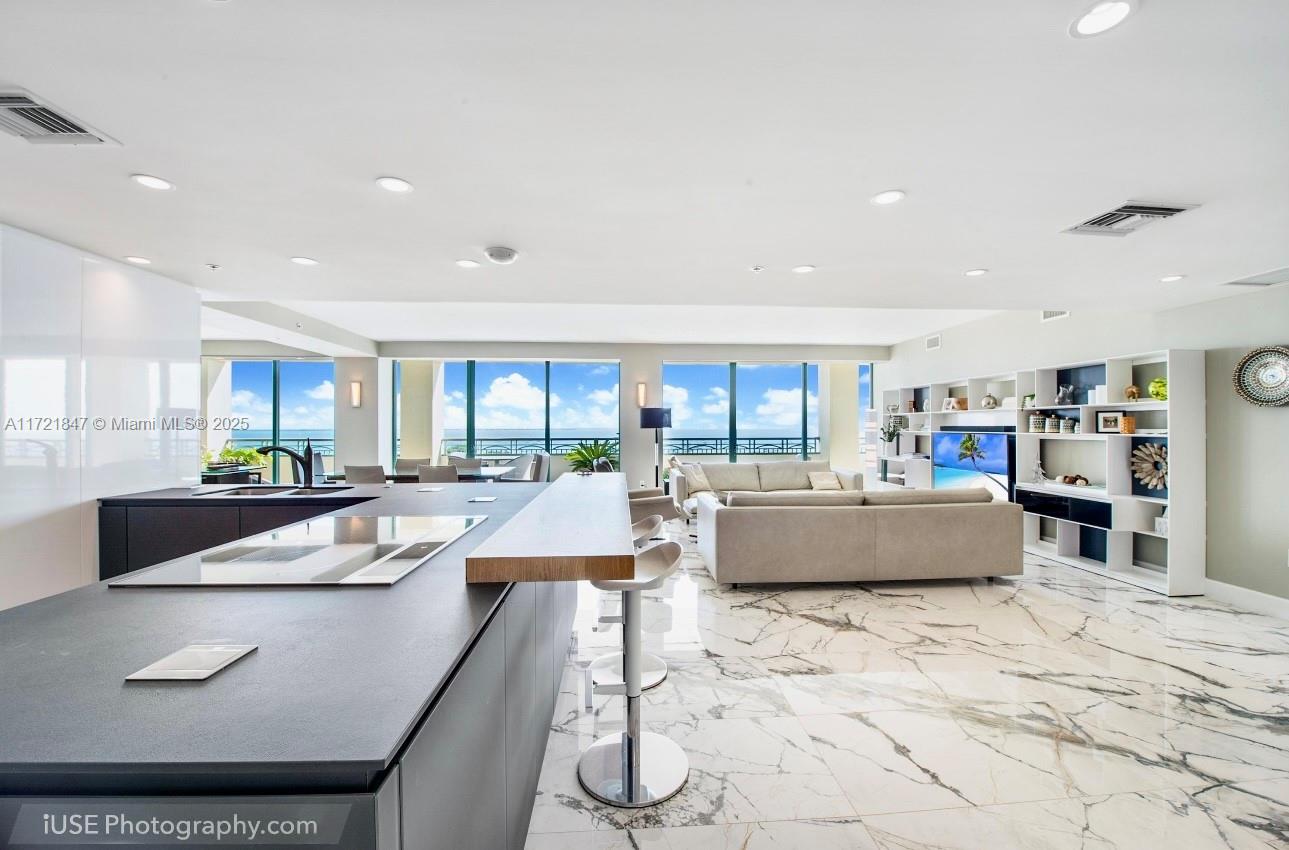 THE TOWER RESIDENCES COND - Residential