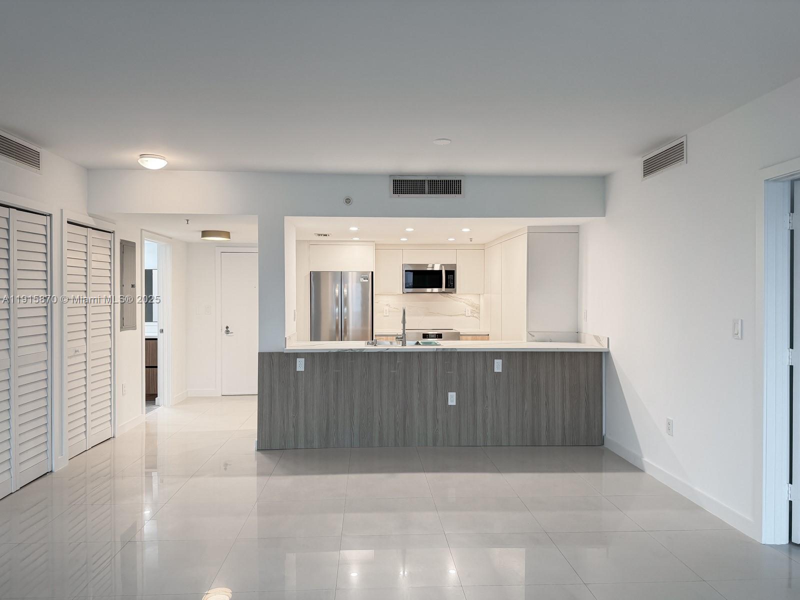 1800 N Bayshore Dr 3705